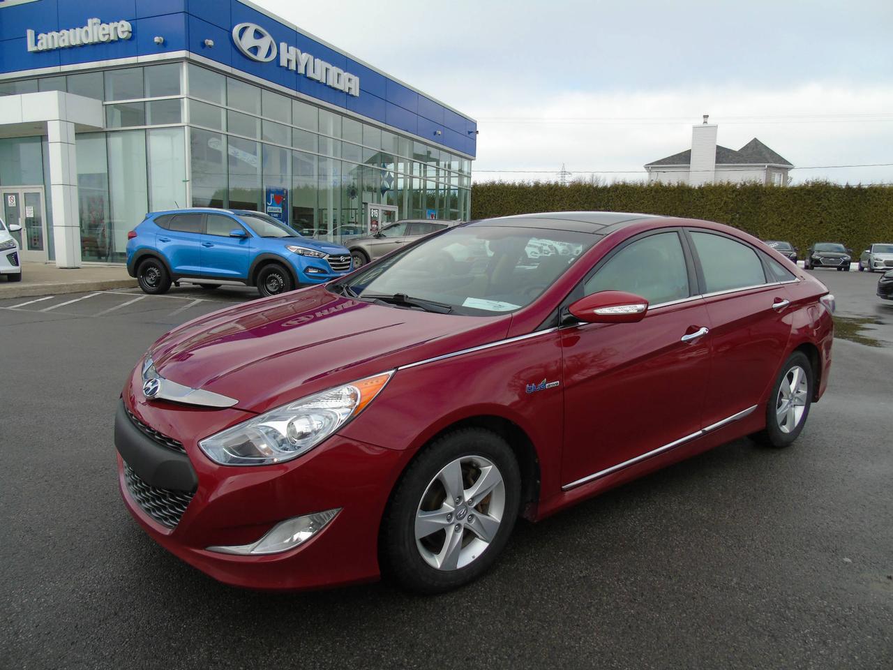 <a href=https://www.hyundailanaudiere.com/occasion/Hyundai-Sonata-2012.html>https://www.hyundailanaudiere.com/occasion/Hyundai-Sonata-2012.html</a>

2012 HYUNDAI SONATA HYBBRID PREMIUM  2.4L 4 CYLINDRES   AUTOMATIQUE ROUGE INT TAN EN CUIR TOUT ÉQUIPÉE, TOIT PANORAMIQUE ,CONNEXION TÉLÉPHONE BLUETOOTH, CLIMATISATION BI-ZONE, CRUISE CONTROL, PUSH START, VITRES ÉLECTRIQUES, AIR CLIMATISÉ, JANTES DALUMINIUM, PHARES ANTI-BROUILLARD, SIÈGE CONDUCTEUR RÉGLAGE ELECTRIQUE.

CARPROOF DISPONIBLE A LA VISITE, PASSEZ NOUS VOIR POUR EN FAIRE LESSAI ROUTIER !!