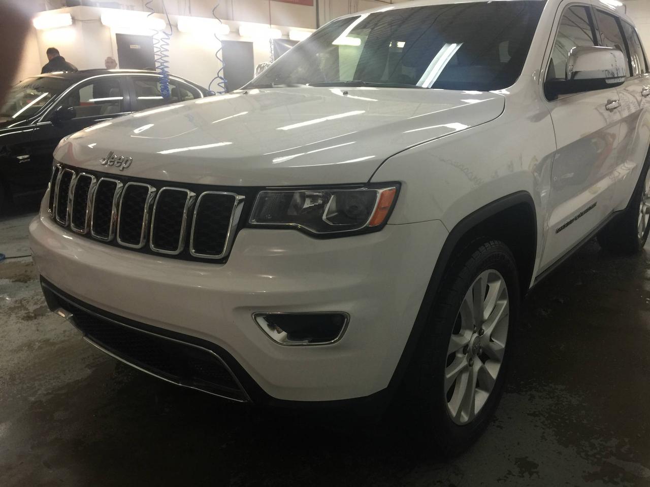 <a href=https://www.autopublique.ca/occasion/Jeep-Grand_Cherokee-2017.html>https://www.autopublique.ca/occasion/Jeep-Grand_Cherokee-2017.html</a>

Jeep Grand Cherokee Limited 2017 tout équipé *** camera de recul, navigation gps, alerte angle mort, toit ouvrant, sync bluetooth audio, et beaucoup plus. Sieges en cuir chauffants. Le confort de la conduite de luxe americaine.

Ce vehicule est situé au 2354 Cure Labelle a Chomedey (Laval), en face du Adonis et Jean Coutu et Dollorama.

Nos sites situés à Laval et Mirabel vous offrent tous les soins requis pour votre nouveau véhicule sous un même toit : Mécanique  à taux réduit si vous achetez un véhicule chez nous, des rabais sur lesthétique ainsi la teinte de vitres, débosselage sans peinture, carrosserie, remplacement de pare-brise et bien plus.

Tous nos véhicules ont un rapport dinspection détaillé, sont soigneusement préparés.

Nous vous offrons le financement 1ère, 2ème et 3ème chance au crédit ainsi que la politique du meilleur prix garanti !
Approbation rapide par notre site web autopublique.ca ou par telephone. 1ere, 2e, 3e chance au credit. Aucun cas refusé. Dépot peut être requis dans certains cas.
Osez comparer. Avant dacheter venez rencontrer notre personnel dynamique dans un environnement sans pression. Notre mission est de vous trouver le véhicule de votre choix, selon vos critères ! Si nous ne lavons pas, nous pouvons vous le trouver ! Frais de préparation en sus
Les deux commerces étant situé sur Cure Labelle, notre accessibilité est facile et rapide.Par lautoroute 440, autoroute 640, autoroute 15 et autoroute 13. Tous les chemins mènent a Auto Publique. Avec vous, sur la route de la vie !

Nous vendons et achetons toutes les marques de vehicules, dont Audi, BMW, Chevrolet, Chrysler, Ford, GM, GMC, Hyundai, Kia, Honda, Fiat, Smart, Mercedes, Mercedes Benz, Toyota, Range Rover, Land Rover, Volvo, Volkswagen, et encore plus.

Se habla Español !
