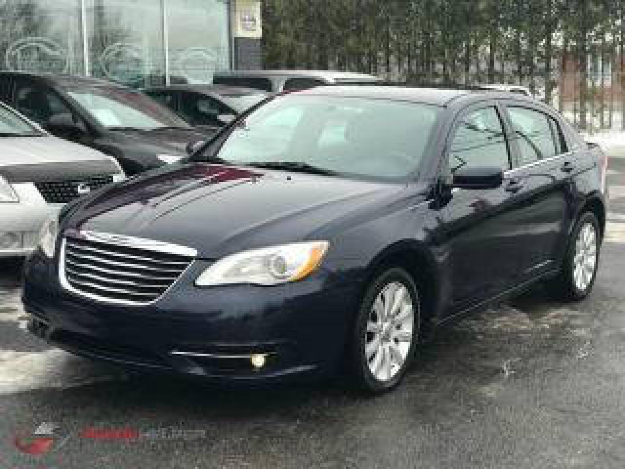 Used 2014 Chrysler 200 Berline Touring 4 portes for sale in Laval, QC