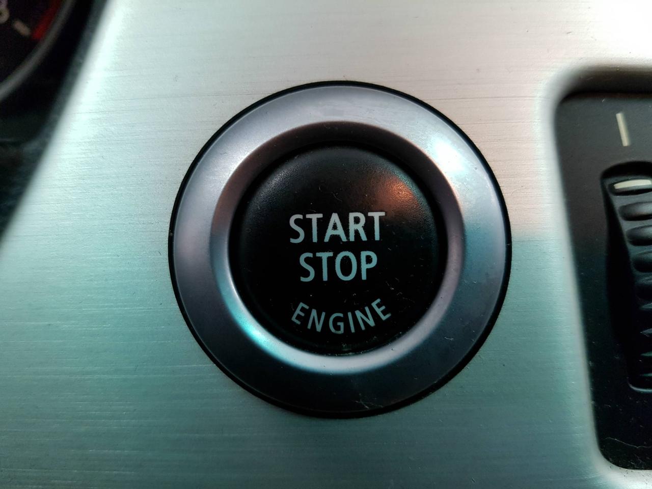 653817