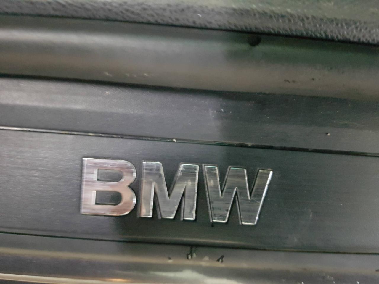 653817