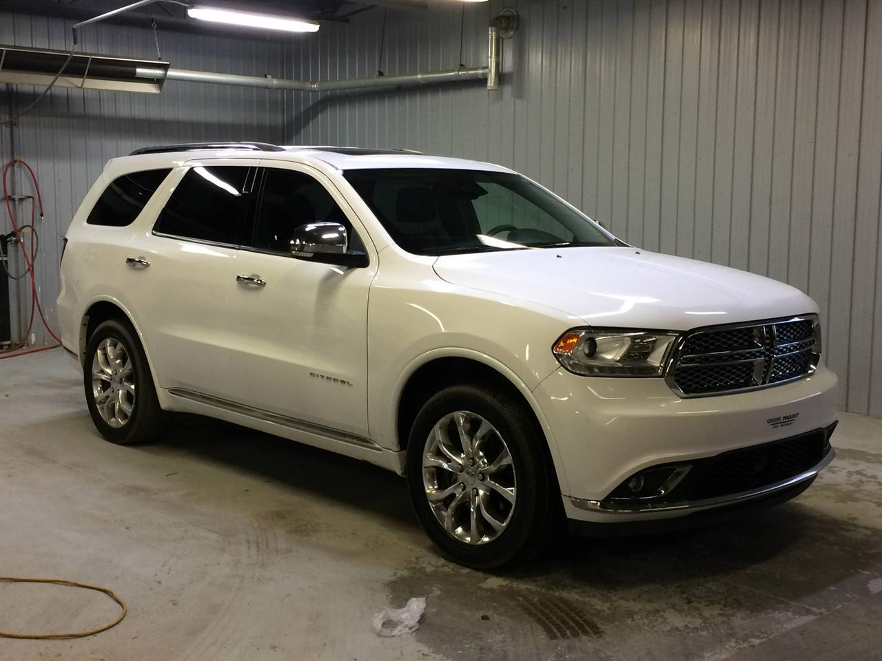 <a href=https://www.simpliciteauto.com/occasion/Dodge-Durango-2016.html>https://www.simpliciteauto.com/occasion/Dodge-Durango-2016.html</a>

7 PASSAGER DE LUXE CUIR TOIT OUVRANT GPS CAPTEUR ANGLE MORT SIÈGE CHAUFFANT ET VENTILER AVANT ET ARRIÈRE COFFRE ARRIÈRE OUVRANT ELECTRIQUE DÉMARREUR DISTANCE ET BEAUCOUP PLUS ENCORE 

Simpli-Cité Auto, membre du Groupe Paquet, est situé sur la Rive-Sud de Québec (Lévis), et à 10 minutes de la Rive-Nord (Québec). Nous desservons une large clientèle tel que la Beauce, Chaudière-Appalaches, St-Nicolas...

Nous avons une vaste gamme de véhicule doccasion tel que sous-compact, compact, fourgonnette, 7 passagers, familiale, convertible, de luxe, VUS, AWD, 4x4. Plusieurs marques disponibles: Mazda, Honda, Toyota, Kia, Fiat, Mini, Hyundai, Nissan, Mitsubishi, Chrysler, Chevrolet, Jeep, Dodge, Ram, Ford, GM, GMC, Buick, Smart, Subaru, Suzuki, Volvo, Volkswagen...

Nous offrons plusieurs modes de financement, traditionnel, 2 ième et 3 ième chance au crédit, redressement de crédit, Accord D, financement 100% approuvé peu importe votre côte de crédit et au meilleur taux garanti.