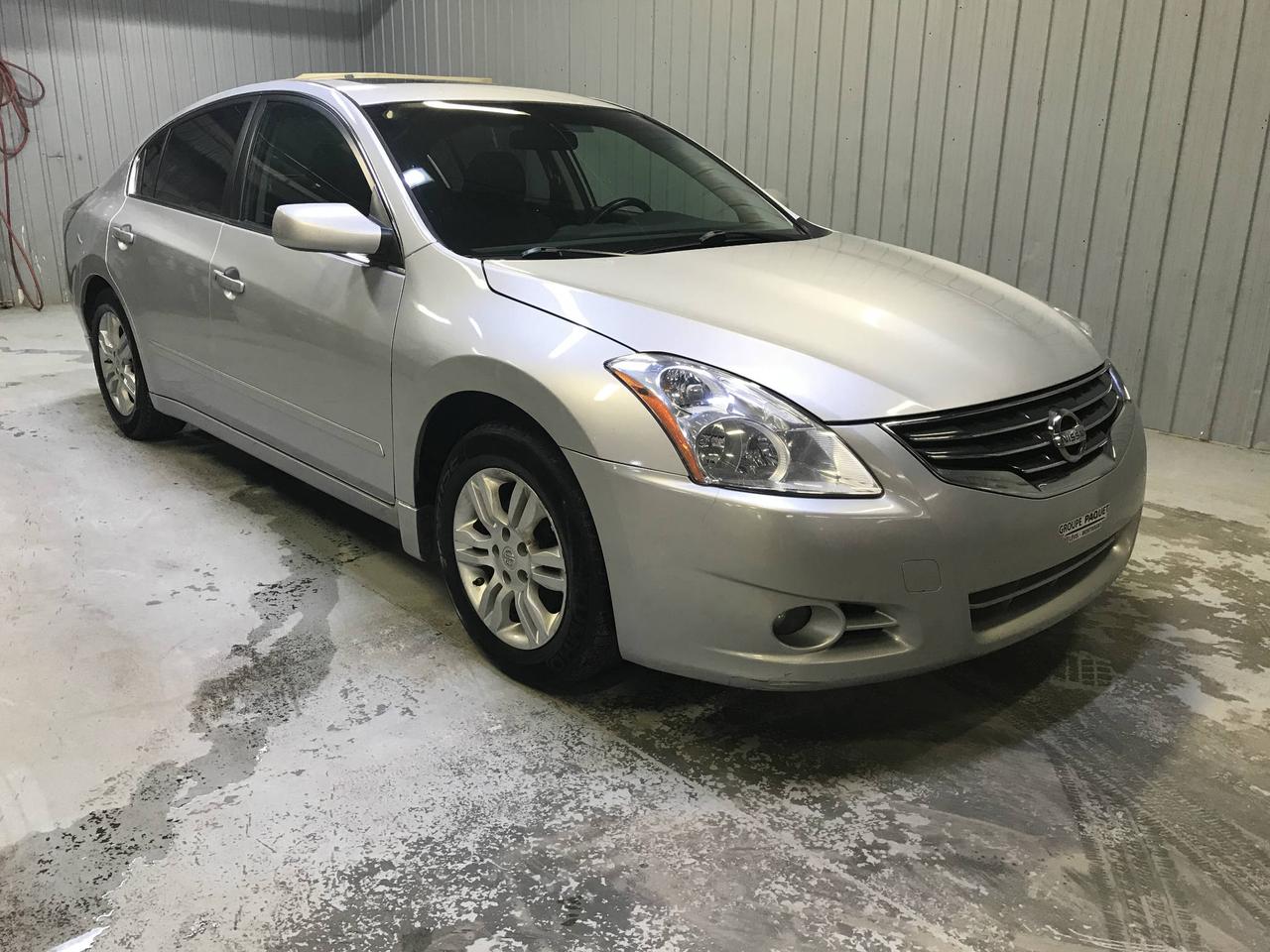 <a href=https://www.simpliciteauto.com/occasion/Nissan-Altima-2010.html>https://www.simpliciteauto.com/occasion/Nissan-Altima-2010.html</a>

ALTIMA 2010 MANUEL AVEC AIR CLIMATISÉE SYSTÈME DE CLEF INTELLIGENTE RÉGULATEUR DE VITESSE 
SIÈGE AJUSTABLE DE HAUT EN BAS ET SIÈGE CHAUFFANT 

Simpli-Cité Auto, membre du Groupe Paquet, est situé sur la Rive-Sud de Québec (Lévis), et à 10 minutes de la Rive-Nord (Québec). Nous desservons une large clientèle tel que la Beauce, Chaudière-Appalaches, St-Nicolas...

Nous avons une vaste gamme de véhicule doccasion tel que sous-compact, compact, fourgonnette, 7 passagers, familiale, convertible, de luxe, VUS, AWD, 4x4. Plusieurs marques disponibles: Mazda, Honda, Toyota, Kia, Fiat, Mini, Hyundai, Nissan, Mitsubishi, Chrysler, Chevrolet, Jeep, Dodge, Ram, Ford, GM, GMC, Buick, Smart, Subaru, Suzuki, Volvo, Volkswagen...

Nous offrons plusieurs modes de financement, traditionnel, 2 ième et 3 ième chance au crédit, redressement de crédit, Accord D, financement 100% approuvé peu importe votre côte de crédit et au meilleur taux garanti.