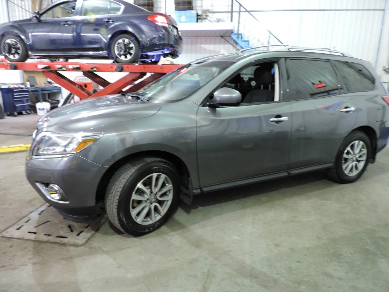 Used 2015 Nissan Pathfinder 4 roues motrices 4 portes, SV for sale in St-Hyacinthe, QC