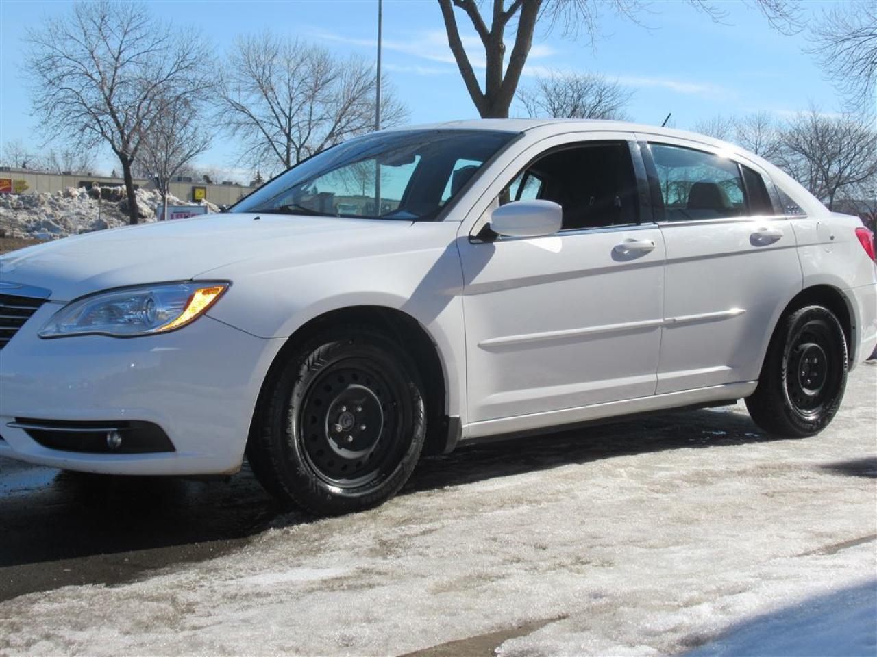 Used 2012 Chrysler 200 Touring Bluetooth for sale in Dollard-des-Ormeaux, QC