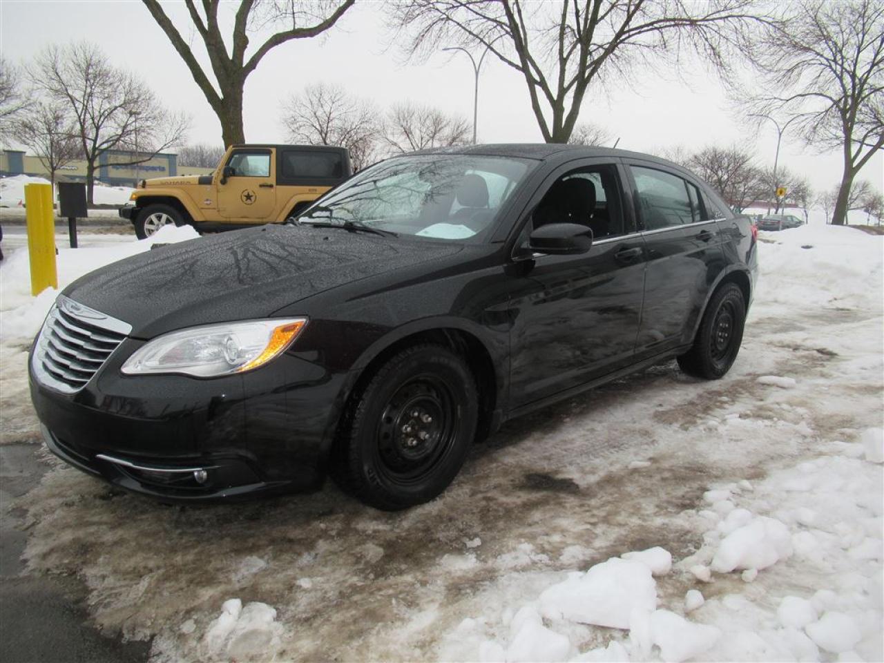 Used 2012 Chrysler 200 Touring Bas Kilo for sale in Dollard-des-Ormeaux, QC