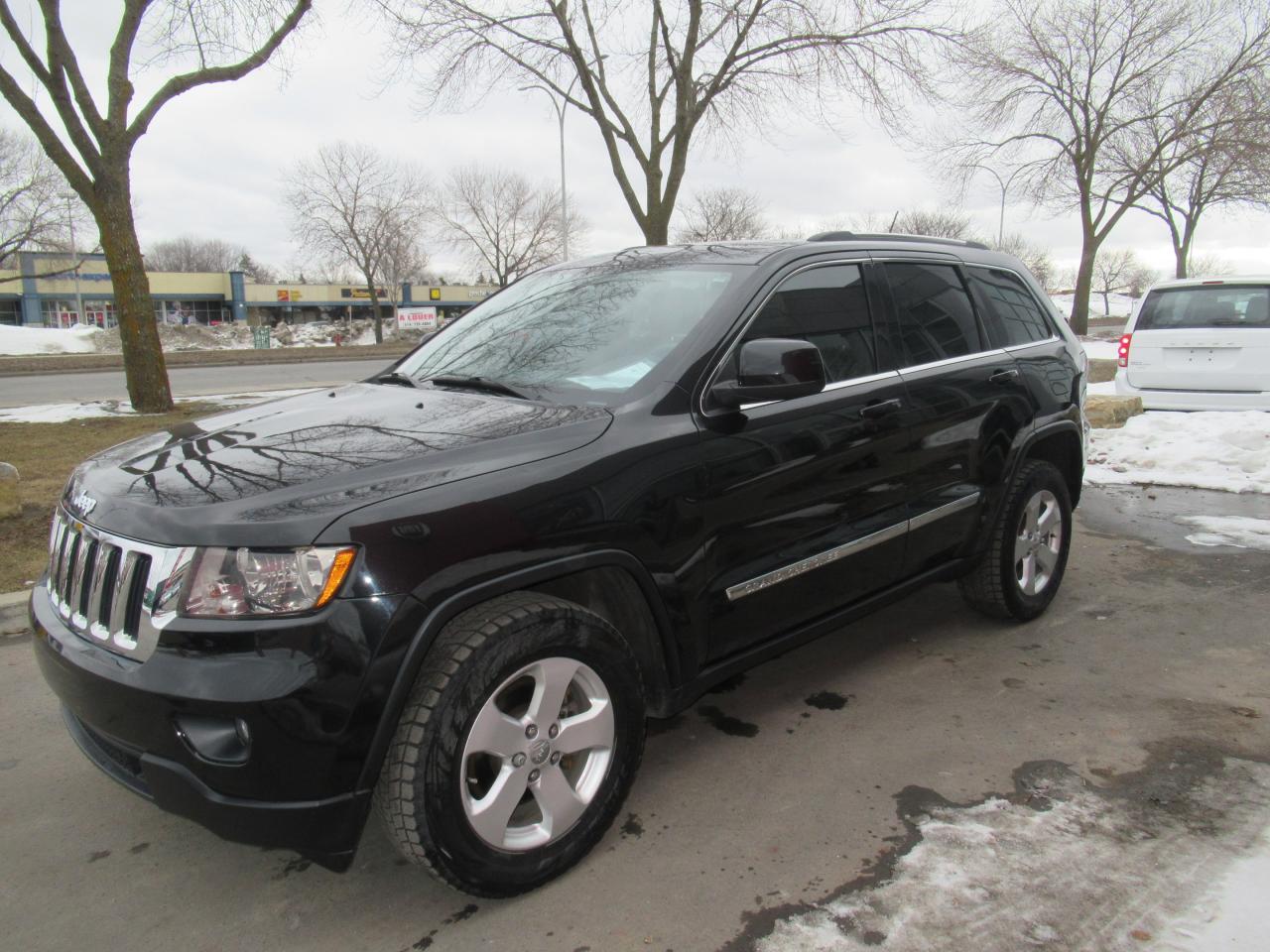 Used 2012 Jeep Grand Cherokee Laredo Roof Cuir Nav for sale in Dollard-des-Ormeaux, QC