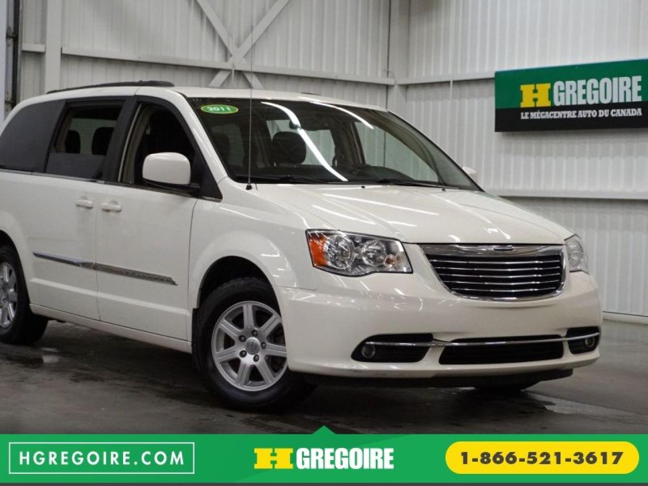 Used 2011 Chrysler Town & Country CAMÉRA-TOIT-TV/DVD for sale in St-Léonard, QC