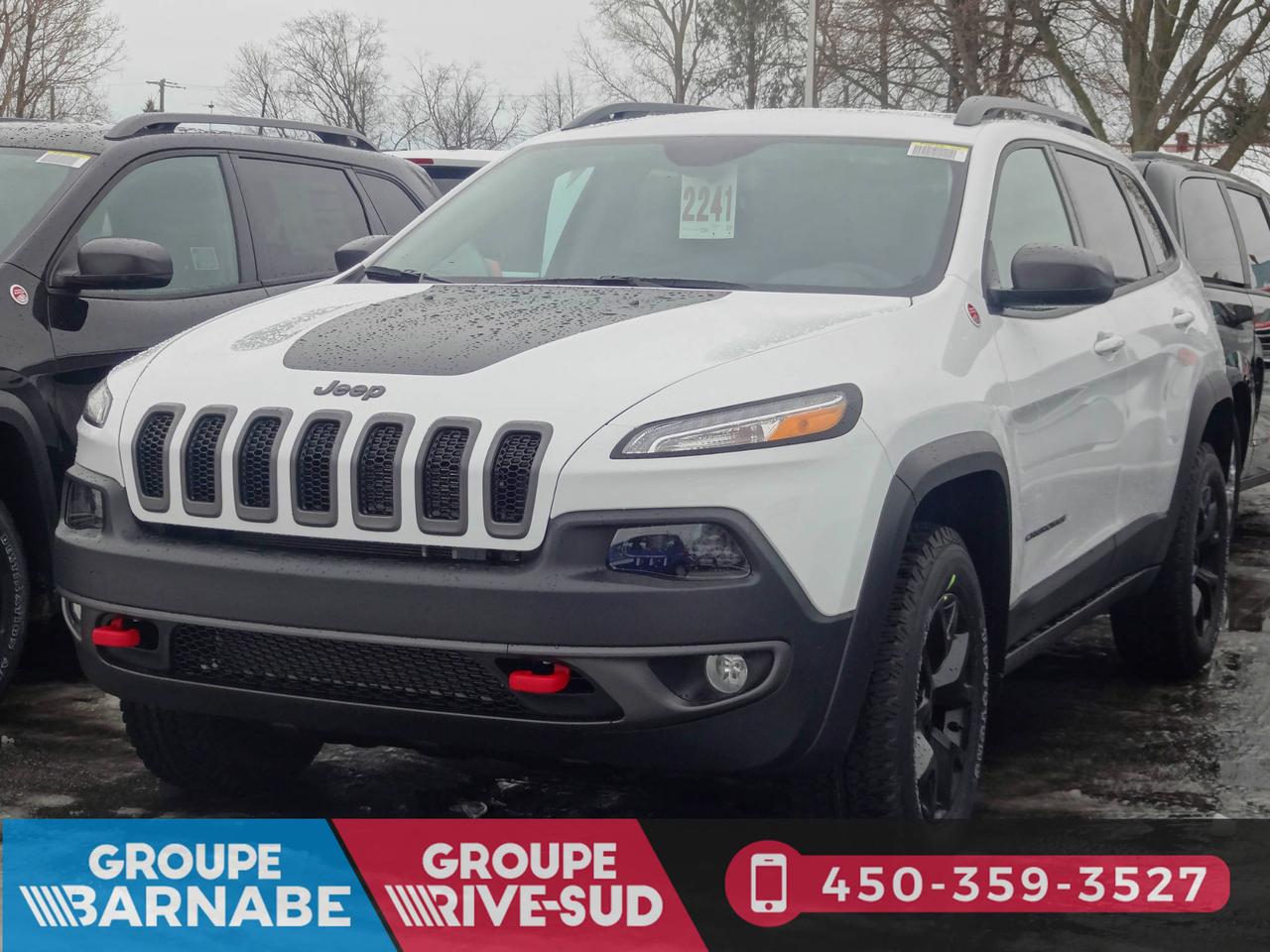 <a href=https://www.barnabe.ca/occasion/Jeep-Cherokee-2018.html>https://www.barnabe.ca/occasion/Jeep-Cherokee-2018.html</a>

Jeep Cherokee Trailhawk 4x4 2018

NEUF 

Transmission automatique 9 vitesses avec surmultiplication 
Système de freinage antiblocage aux 4 roues 
Assistance au freinage durgence 
Antipatinage 
Pneus P245/65TR17,0 LCBR 
Chauffe-moteur 
Batterie avec protection antidécharge 
Contrôle électronique de la stabilité contrôle de la stabilité avec contrôle de stabilité antiretournement 
Climatisation 
Radio AM/FM/satellite SiriusXM 
Verrouillage sécurité-enfants aux portes arrière 
Rétroviseurs ext. jumelés à réglage électrique de lintérieur 
Essuie-glaces à balayage intermittent à cadence variable 
Roues en aluminium poli avec contrastes peints 
Antidémarreur Sentry Key 
Dégivreur de lunette 
Tachymètre 
Ordinateur de voyage 
Conduits sous les sièges 
Baquets avant inclinables 
Banquette arrière rabattable divisée 60/40
Ensemble attelage de remorque 
Ensemble temps froid 
Moteur : V6 Pentastar de 3,2 L VVT avec arrêt au ralenti 
Roues : 17 x 7,5 po en aluminium noir hors route 
Sièges garnis de cuir Nappa avec empiècements en tissu Noir/Noir 
Blanc éclatant 
Garantie

pare-chocs à pare-chocs: 36 mois/60 000 km 
Groupe motopropulseur: 60 mois/100 000 km 
perforation par la corrosion: 60 mois/160 000 km 
assistance routière: 60 mois/100 000 km

~ POUR PRENDRE RENDEZ-VOUS POUR UN ESSAI ROUTIER OU POUR OBTENIR PLUS DE DÉTAILS, VOUS POUVEZ COMMUNIQUER AU : 450-245-3313. 

PRIX ÉTABLI AVEC UN FINANCEMENT À TAUX RÉGULIER! ~1ERE, 2E ET 3E CHANCE AU CRÉDIT!! AUCUN CAS REFUSÉ!! FINANCEMENT ET GARANTIE DISPONIBLE SUR PLACE!! 

NOUS REPRENONS TOUS VOS ÉCHANGES, MOTO - VTT - BATEAU - ROULOTTE - MOTORISÉ!!