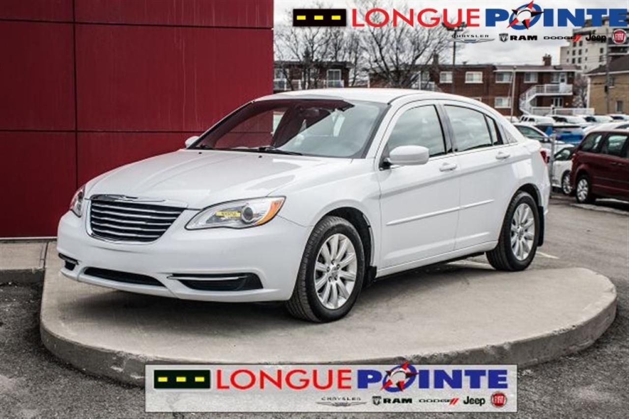 Used 2014 Chrysler 200 LX for sale in Montréal, QC