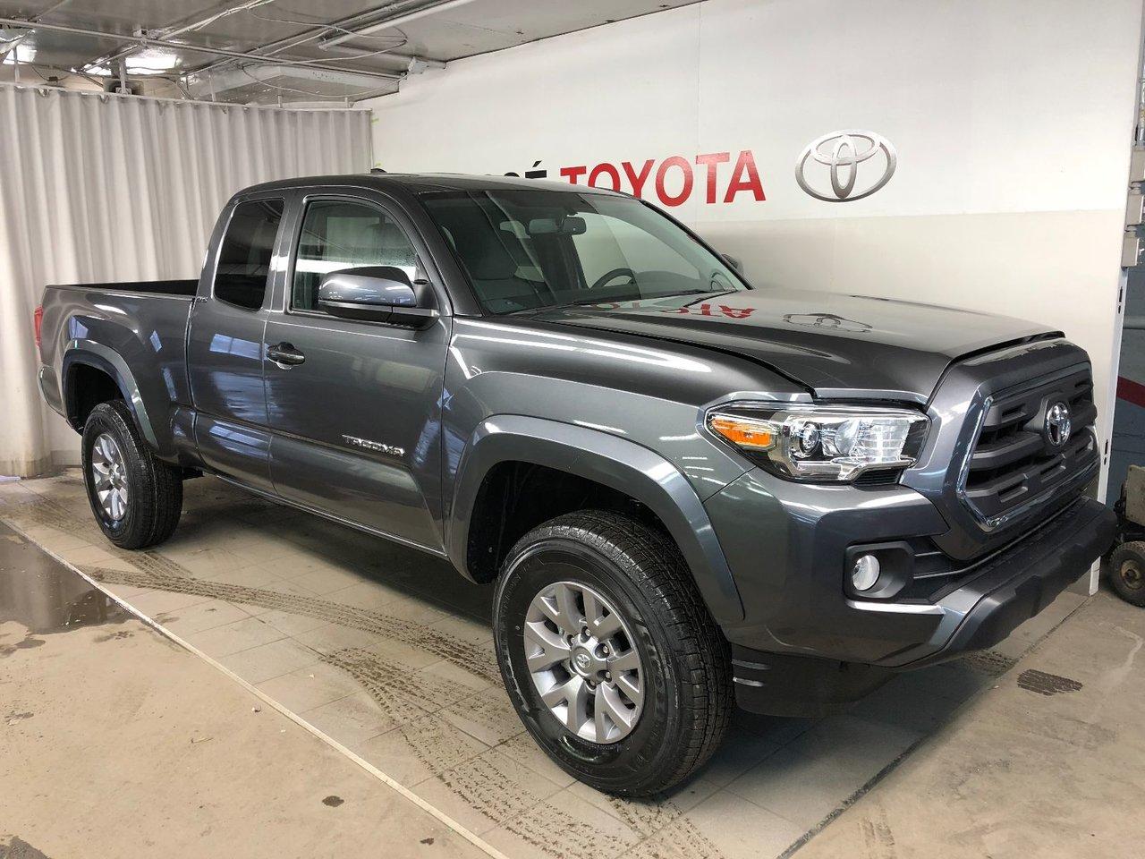 Used 2017 Toyota Tacoma SR5 4X4 for sale in Montréal, QC