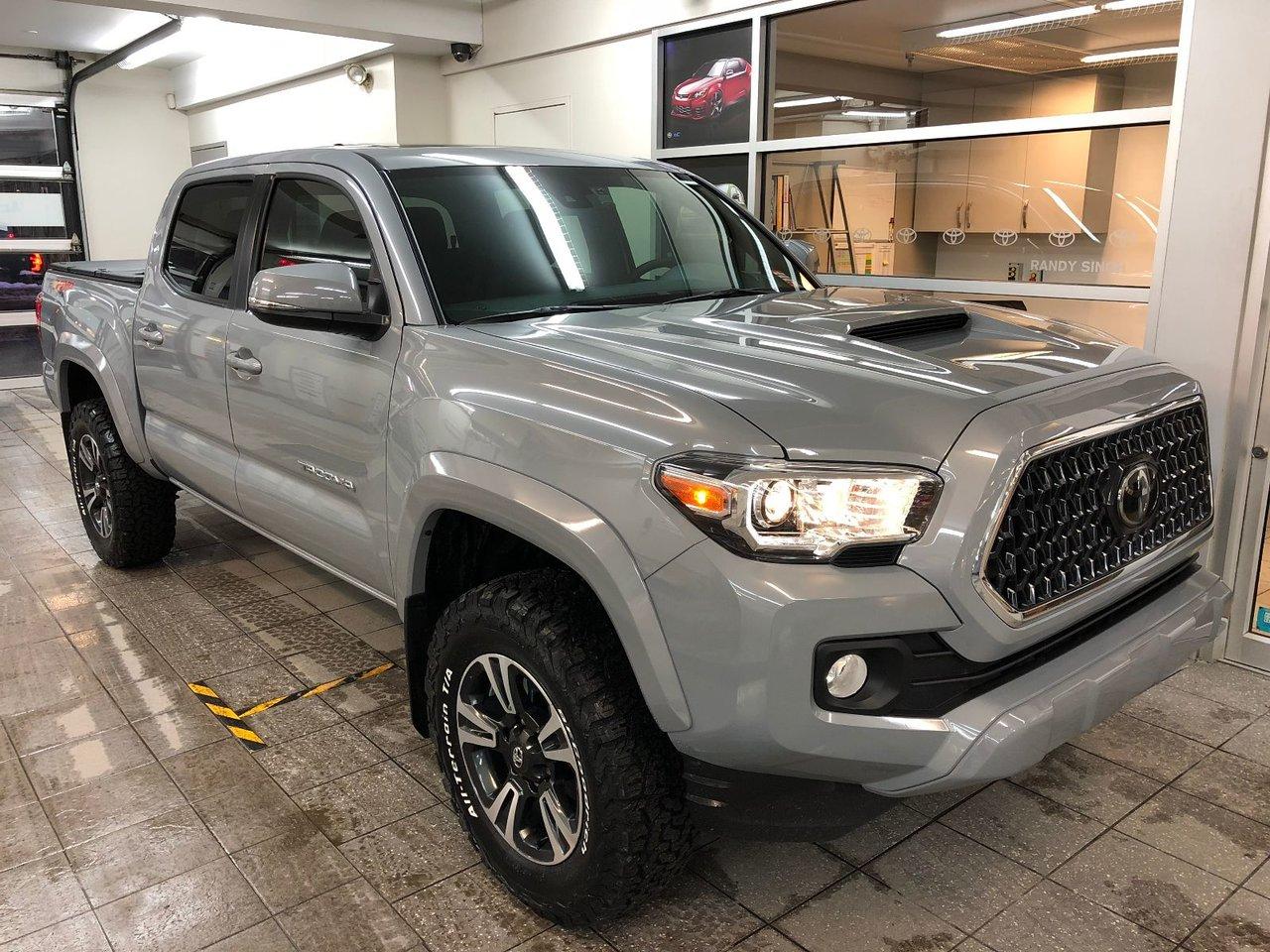 <a href=https://www.autoaubaine.com/Toyota-Tacoma-c6990702.html>https://www.autoaubaine.com/Toyota-Tacoma-c6990702.html</a>

Toyota Tacoma TRD Sport Short Box + beaucoup d\extras  2018Régulateur de vitesse, Toit ouvrant, Freins ABS, Contrôle de stabilité, Coussin gonflable conducteur, Coussins gonflables latéraux, 6 Haut-parleurs, Portes électriques, Tachymètre, Vitres électriques, Air climatisé, Intérieur en cuir, Climatisation deux zones, Sièges arrières rabattables, Sièges chauffants, Volant ajustable, Tapis protecteurs, Vitres teintées, Phares haute intensité, Ordinateur de bord, Tout équipé, Caméra de recul, Radio AM/FM, Protège-capot, Direction assistée, Télédéverrouillage, Rétroviseurs chauffants, Banquette arrière divisé, Rétroviseurs électriques, Jantes en alliage, Antipatinage, Phares antibrouillards, Prise Auxiliaire, Port USB, Climatiseur automatique