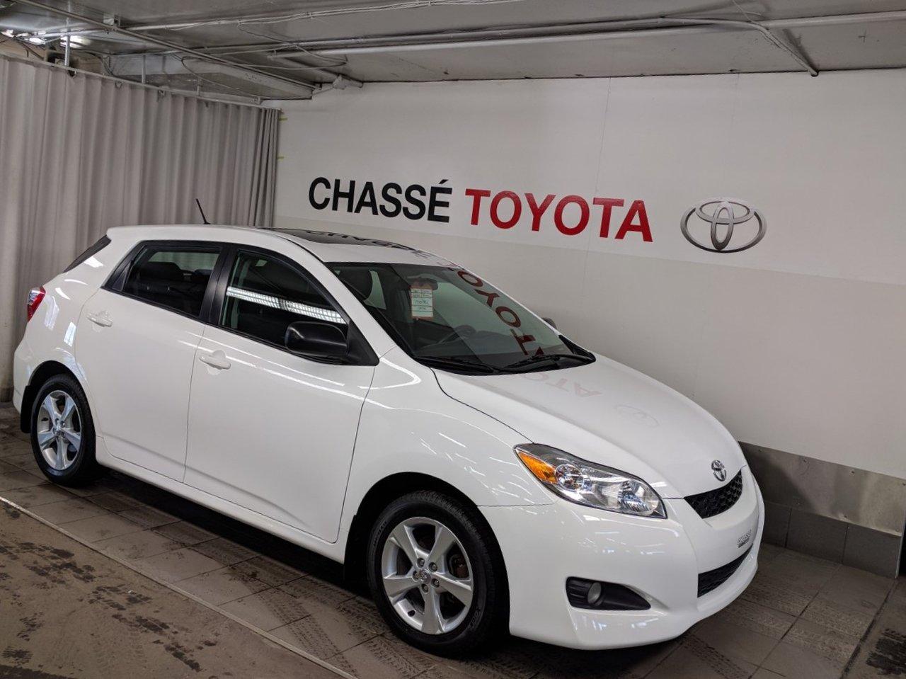 <a href=https://www.autoaubaine.com/Toyota-Matrix-c6995023.html>https://www.autoaubaine.com/Toyota-Matrix-c6995023.html</a>

Toyota Matrix Touring  2014Régulateur de vitesse, Toit ouvrant, Essuie-glace arrière, Freins ABS, Contrôle de stabilité, Coussin gonflable conducteur, Coussins gonflables latéraux, 6 Haut-parleurs, Portes électriques, Tachymètre, Vitres électriques, Air climatisé, Sièges arrières rabattables, Volant ajustable, Tout équipé, Radio AM/FM, Direction assistée, Télédéverrouillage, Rétroviseurs chauffants, Banquette arrière divisé, Rétroviseurs électriques, Jantes en alliage, Antipatinage, Phares antibrouillards, Prise Auxiliaire, Port USB