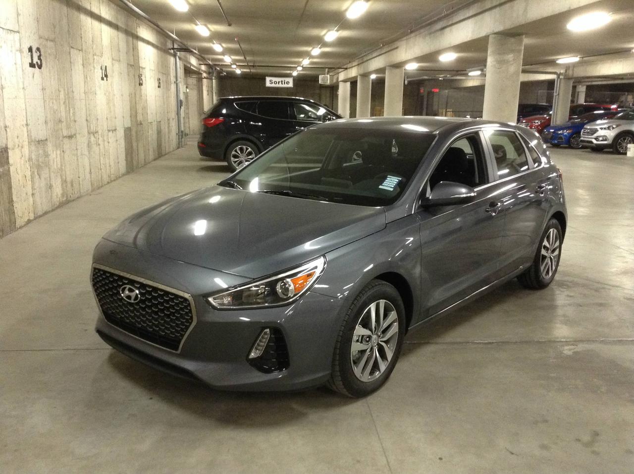 <a href=https://www.hyundailongueuil.com/occasion/Hyundai-Elantra_GT-2018.html>https://www.hyundailongueuil.com/occasion/Hyundai-Elantra_GT-2018.html</a>

57 $/sem*  , aussi 0.99% disponible avec autres promotions. Encore mieux sur place.
Comparez vos mensualités dune auto neuve vs une usagée.
Obtenez les plus petites mensualités. Prix valide du 9 au 16 mars 2018. Comparez les mensualités avantageuse pour un neuf vs les usagées. Transport et préparation, plein dessence,tous frais et rabais inclus.   Visitez notre site pour autres promotions www.hyundailongueuil.com  Toujours mieux sur place.  Obtenez la meilleure transaction comme beaucoup de clients partout au Qu?bec.  Notre but vous offrir la meilleure expérience dachat.  Appelez nous! pour comparez !  Garantie globale 5 ans ou 100 000 km ,  Assistance routière 5 ans ou 100 000 km inclus  Couleur peut différer selon disponibilité. Inclus rabais aux particuliers.   Cette offre est non-combinable avec dautres promotions. 
Boite automatique à 6 rapports avec mode manuel SHIFTRONIC®
Moteur 4 cylindres de 2,0 L à injection directe dessence
Boite automatique SHIFTRONIC® à 6 rapports avec mode manuel
Jantes de 16 x 6,5 po en alliage d aluminium
Détecteur d objet dans l angle mort avec alerte de circulation transversale arrière
Coussins gonflables (7) : 2 coussins frontaux, 2 coussins latéraux intégrés aux dossiers avant, 2 rideaux latéraux intégrés au pavillon, 1 coussin de genoux du côté conducteur
Freins antiblocage avec répartition électronique de la puissance de freinage
Contrôle électronique de la stabilité, antipatinage 
Gestion de la stabilité du véhicule
iège du conducteur à réglable manuelle en 6 directions
Siège du passager avant à réglage manuel en 6 directions
Chaine audio AM/FM/XM/ MP3 et 6 haut-parleurs
Écran tactile de 8 po avec Android Auto et Apple CarPlay
Climatiseur à réglage manuel 
Système téléphonique mains libres Bluetooth®
Sièges avant chauffants
Volant chauffant
Prises d entrée iPod®/USB/Auxiliaire
Commandes de la chaine audio et du système téléphonique Bluetooth® montées au volant
Commandes du régulateur de vitesse montées au volant
Volant gainé de cuir
Volant inclinable et télescopique
Surface des sièges en tissu de luxe
Verrouillage électrique des portières
Glaces électriques, à descente rapide du côté conducteur
Phares de jour à DEL (blancs)
Phares automatiques
Rétroviseurs extérieurs dégivrants à réglage électrique
Phares avec fonction descorte
Phares de type projecteur
Essuie-glace/lave-glace de lunette arrière
Aileron arrière
* financement basé sur 96 mois à 1.99% , obligation totale de 23712$.