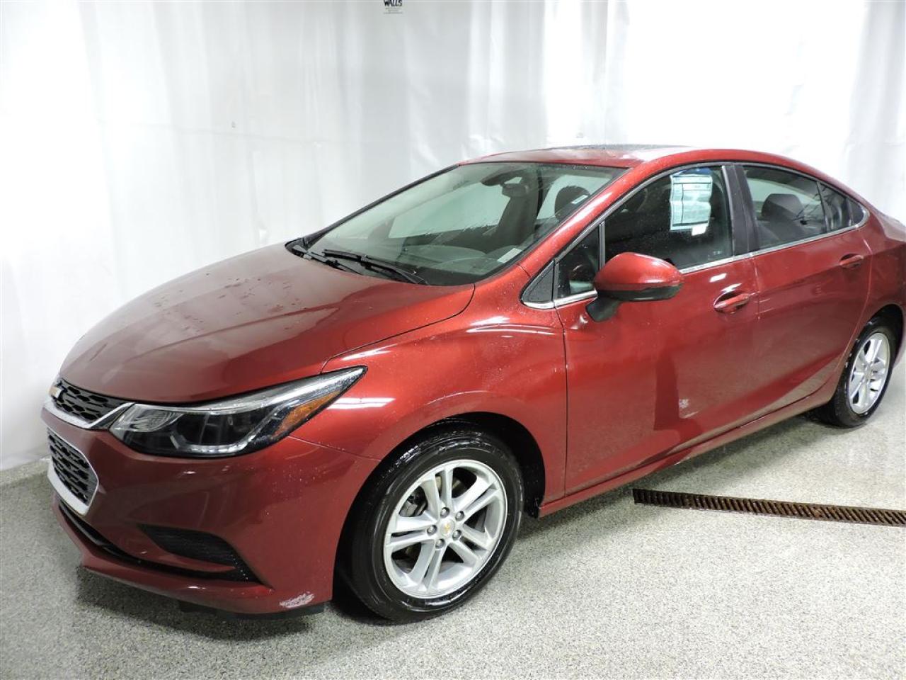 Used 2017 Chevrolet Cruze Lt, Toit, Demarreur for sale in St-Hubert, QC