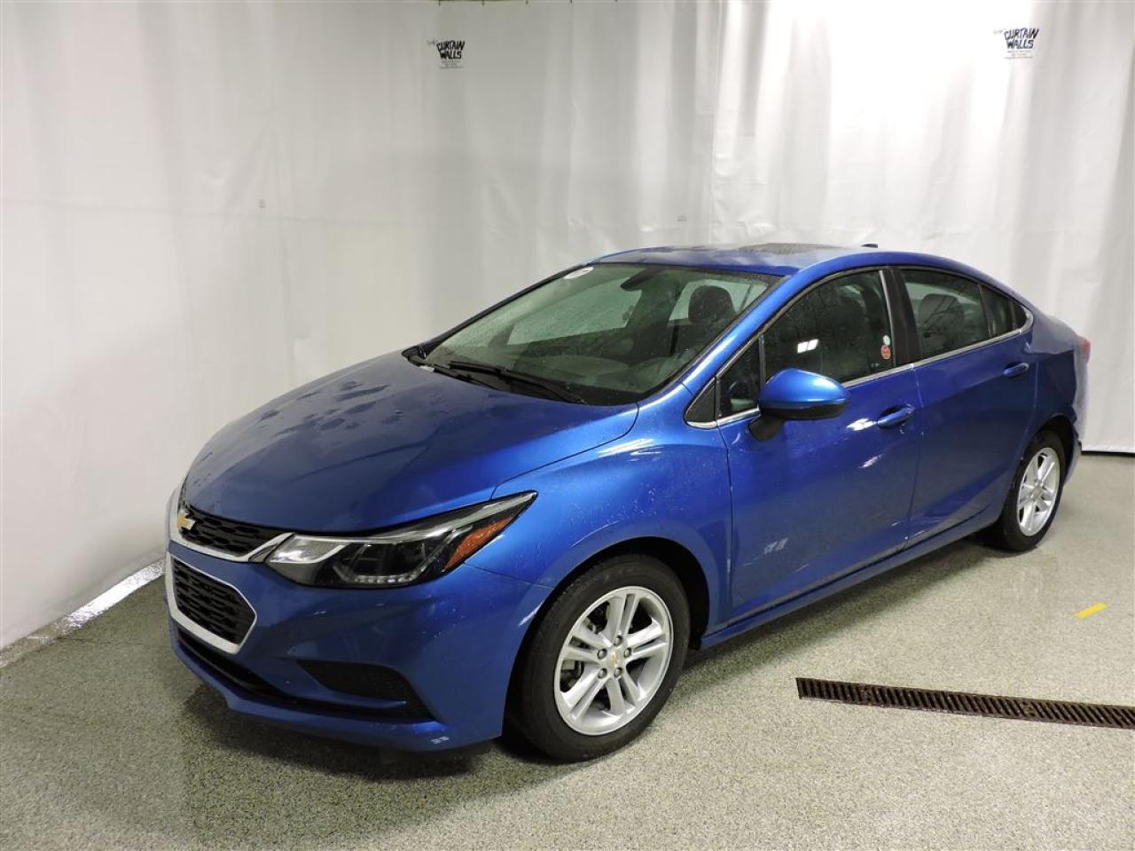 Used 2017 Chevrolet Cruze Lt, Toit, Demarreur for sale in St-Hubert, QC