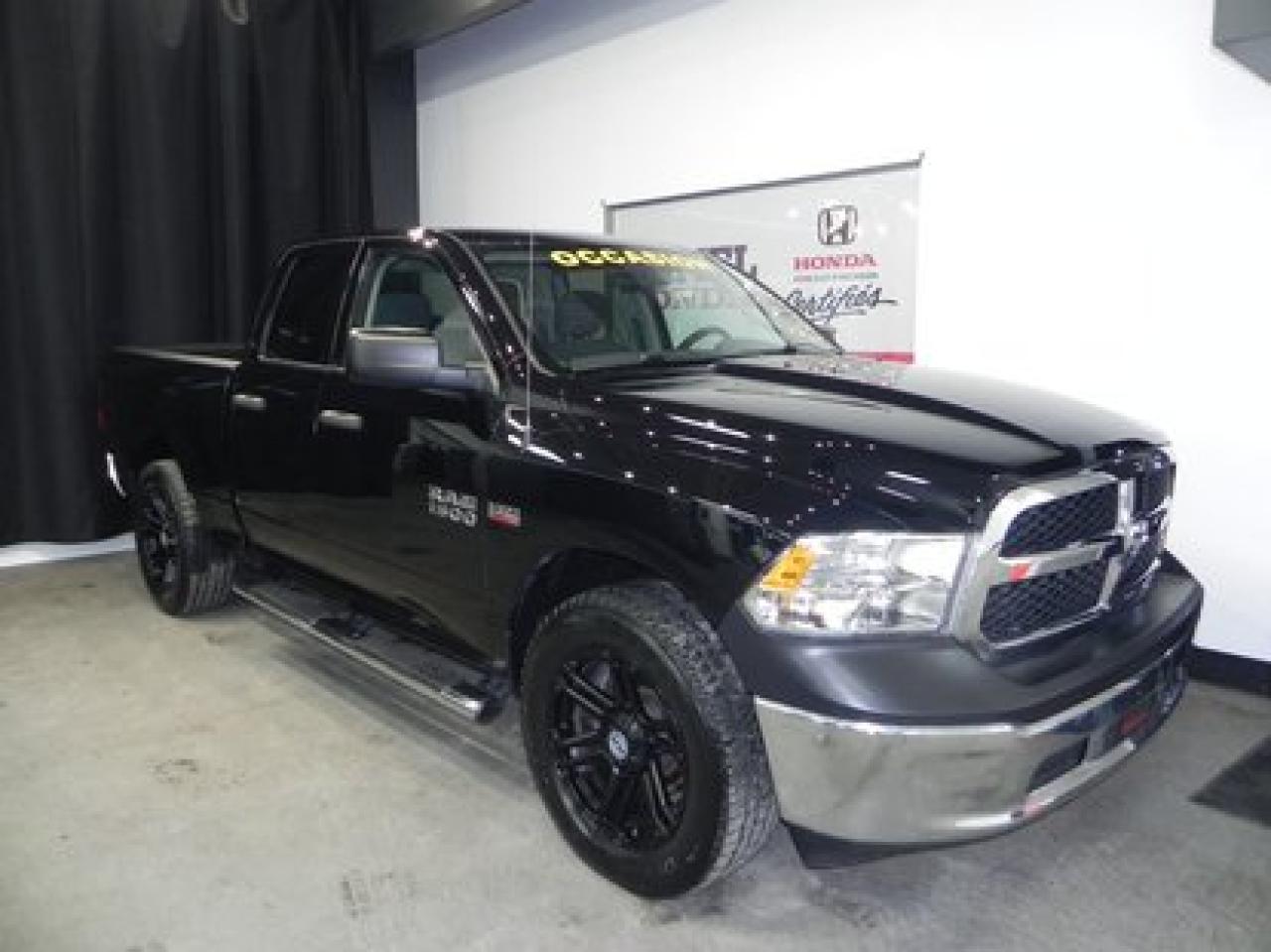Used 2014 Ram 1500 5.7 Hemi Awd for sale in St-Eustache, QC