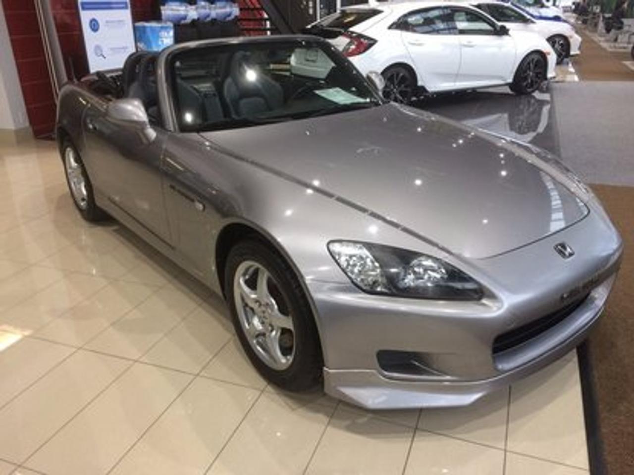 <a href=https://www.autoaubaine.com/Honda-S2000-c7011387.html>https://www.autoaubaine.com/Honda-S2000-c7011387.html</a>

Honda S2000 WOW BAS KILOM?TRAGE! ENTI?REMENT ORIGINALE, JAMAIS ACCIDENT? ! 2000Régulateur de vitesse, Anti-démarreur, Freins ABS, Coussin gonflable conducteur, Lecteur CD, Portes électriques, Tachymètre, Vitres électriques, Décapotable, Air climatisé, Intérieur en cuir, Lampes de lecture arrière, Volant ajustable, Ordinateur de bord, Radio AM/FM, Volant gainé de cuir, Rétroviseur électrique, Direction assistée, Télédéverrouillage, Freins à disque, Rétroviseurs électriques, Jantes en alliage, Sièges baquets, Aluminium, Climatisation