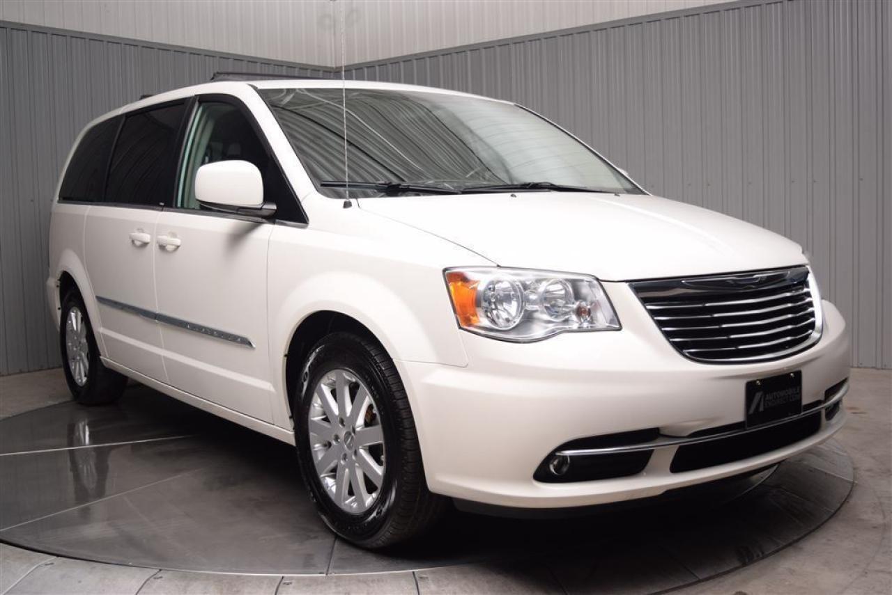 Used 2013 Chrysler Town & Country Touring Tv/dvd Mags for sale in St-Hubert, QC