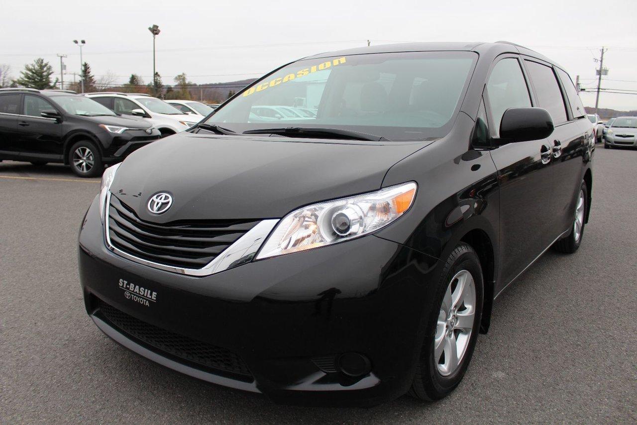<a href=https://www.autoaubaine.com/Toyota-Sienna-c6974163.html>https://www.autoaubaine.com/Toyota-Sienna-c6974163.html</a>

Toyota Sienna Le V6 8passagers Bluetooth Caméra Recul Siège 2016\n\nRégulateur de vitesse, Essuie-glaces intermittents, Essuie-glace arrière, Anti-démarreur, Freins ABS, Contrôle de stabilité, Coussin gonflable conducteur, Coussins gonflables latéraux, Lecteur CD, Lecteur MP3, 6 Haut-parleurs, Portes électriques, Tachymètre, Vitres électriques, Air climatisé, Climatisation deux zones, Commandes audio au volant, Sièges arrières rabattables, Sièges chauffants, Volant ajustable, Tapis protecteurs, Caméra de recul, Radio AM/FM, Rétroviseurs, Phares automatiques, Rétroviseur électrique, Direction assistée, Télédéverrouillage, Sièges de troisième rangée, Rétroviseurs chauffants, Banquette arrière divisé, Siège à réglage électrique, Coussins gonflables arrière pour la tête, Sièges tissu, Siège conducteur - soutien lombaire, Freins à disque, Sièges chauffants - Avant, Rétroviseurs électriques, Jantes en alliage, Antipatinage, Verrous de sécurité pour enfants, Système de surveillance de la pression des pneus, Sièges baquets, Prise Auxiliaire, Technologie Bluetooth intégrée, Port USB, Climatiseur automatique, Climatisation arrière, Rétroviseur à atténuation automatique, Aluminium, Climatisation\n\nTOYOTA SIENNA LE 2016 V6 3.5L 8 PASSAGERS BLUETOOTH, CONTROLES AUDIO AU VOLANT, GROUPE ÉLECTRIQUE, CLIMATISEUR, RÉGULATEUR DE VITESSE, MIROIRS CHAUFFANT, CAMÉRA DE RECUL. JAMAIS ACCIDENTÉ, FICHE DENTRETIEN COMPLÈTE. INSPECTION AVEC RAPPORT DE CONDITION POUR TOUT NOS VÉHICULES USAGÉS. CARPROOF ACCESSIBLE DIRECTEMENT VIA NOS ANNONCES. GARANTIE PROLONGÉE DISPONIBLE. LA MEILLEUR ALLOCATION POUR VOTRE ÉCHANGE. TOUTES LES MARQUES DISPONIBLES. ÉCONOMISEZ PLUS AVEC ST-BASILE TOYOTA, VOTRE CONCESSIONAIRE DE LA RIVE-SUD DE MONTRÉAL. FINANCEMENT FACILE ET CRÉDIT SUR PLACE. 2e CHANCE AU CRÉDIT DISPONIBLE. SITUÉ EN ABORD DE LA ROUTE 116, ENTRE BELOEIL ET ST-BRUNO, VENEZ NOUS VOIR OU VISITEZ LE:  WWW.STBASILETOYOTA.COM