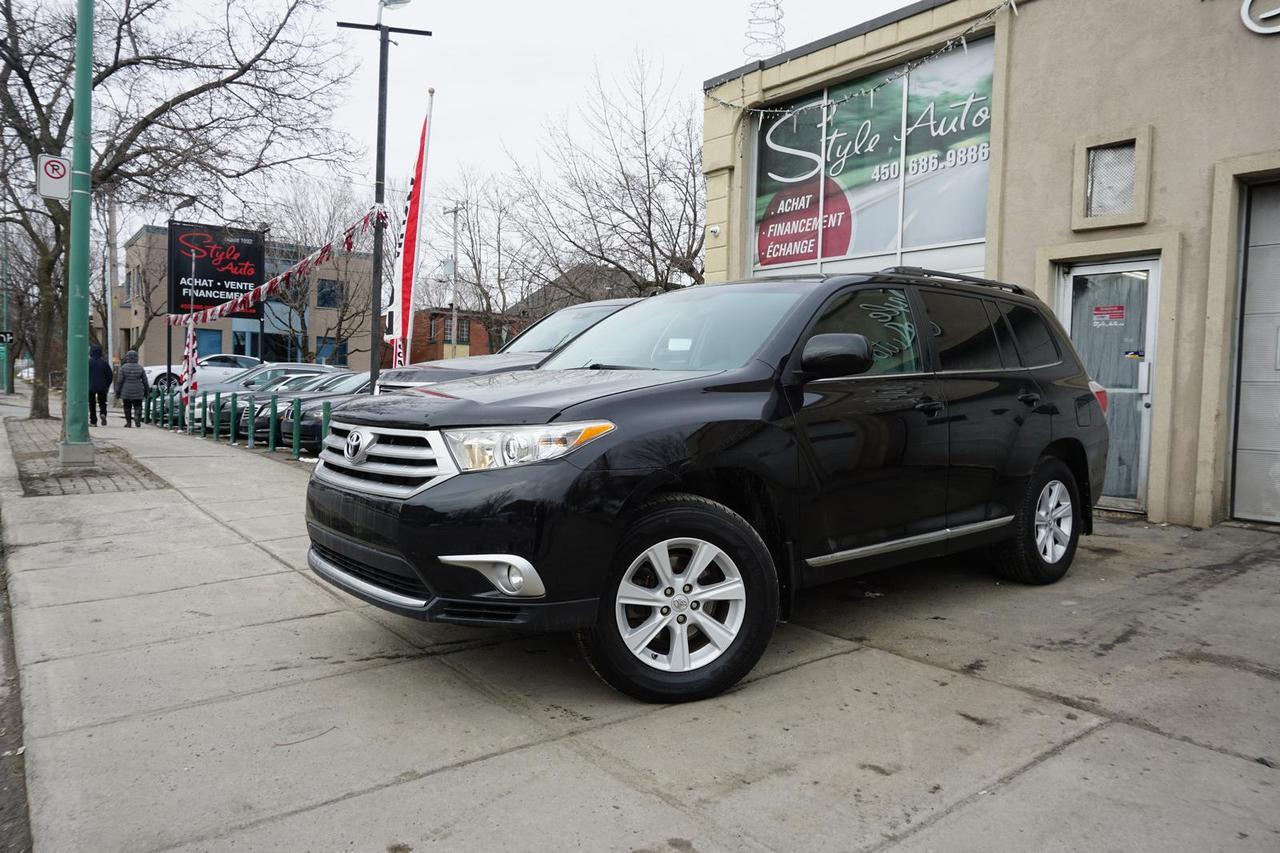 <a href=https://www.styleauto.ca/occasion/Toyota-Highlander-2012.html>https://www.styleauto.ca/occasion/Toyota-Highlander-2012.html</a>

2012 TOYOTA HIGHLANDER 4X4 v6 3.5litres 7 PASSAGERS tout équipé CAMÉRA de recule technologie BLUETOOTH commandes AUDIO au volant sieges électric prise USB et AUX groupe électric complet vitres portes mirroirs et régulateur de vitesse climatiseur MAGS 17 POUCES vitres TEINTÉES seulement 108000km certifié CARPROOF a lappui...