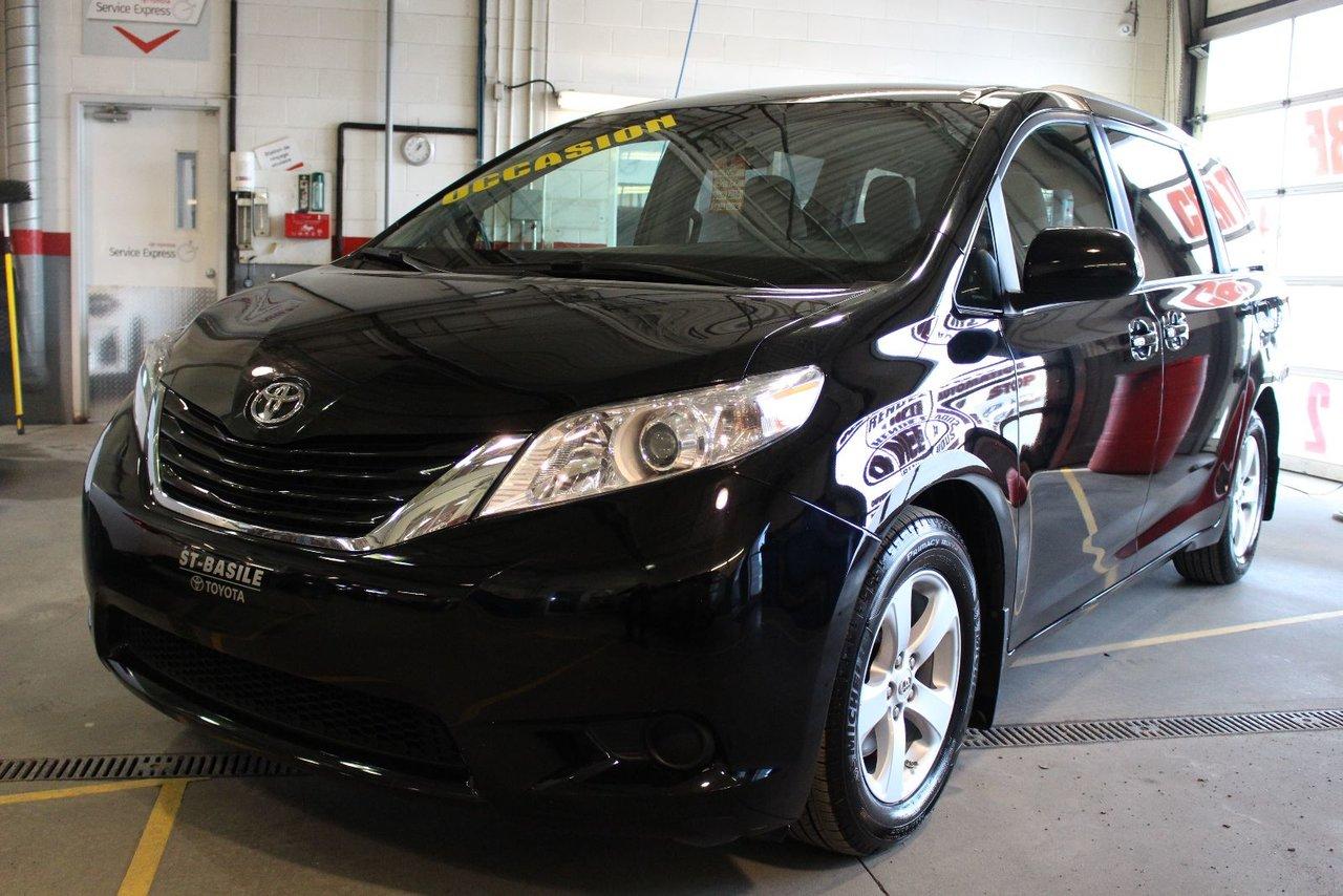 <a href=https://www.autoaubaine.com/Toyota-Sienna-c6996978.html>https://www.autoaubaine.com/Toyota-Sienna-c6996978.html</a>

Toyota Sienna Le V6 3.5l 8 Passagers Bluetooth Sièges Chauf 2016\n\nRégulateur de vitesse, Essuie-glaces intermittents, Essuie-glace arrière, Anti-démarreur, Freins ABS, Contrôle de stabilité, Coussin gonflable conducteur, Coussins gonflables latéraux, Lecteur CD, Lecteur MP3, 8 Haut-parleurs, Portes électriques, Tachymètre, Vitres électriques, Air climatisé, Climatisation deux zones, Commandes audio au volant, Sièges arrières rabattables, Sièges chauffants, Volant ajustable, Tapis protecteurs, Vitres teintées, Caméra de recul, Radio AM/FM, Rétroviseurs, Phares automatiques, Rétroviseur électrique, Direction assistée, Télédéverrouillage, Sièges de troisième rangée, Rétroviseurs chauffants, Banquette arrière divisé, Siège à réglage électrique, Coussins gonflables arrière pour la tête, Sièges tissu, Siège conducteur - soutien lombaire, Freins à disque, Sièges chauffants - Avant, Rétroviseurs électriques, Jantes en alliage, Antipatinage, Verrous de sécurité pour enfants, Système de surveillance de la pression des pneus, Sièges baquets, Prise Auxiliaire, Technologie Bluetooth intégrée, Port USB, Climatiseur automatique, Climatisation arrière, Rétroviseur à atténuation automatique, Aluminium, Climatisation\n\nTOYOTA SIENNA LE 2016 V6 3.5L 8 PASSAGERS BLUETOOTH, CONTROLES AUDIO AU VOLANT, GROUPE ÉLECTRIQUE, CLIMATISEUR, RÉGULATEUR DE VITESSE, MIROIRS CHAUFFANT, CAMÉRA DE RECUL. JAMAIS ACCIDENTÉ, FICHE DENTRETIEN COMPLÈTE. INSPECTION AVEC RAPPORT DE CONDITION POUR TOUT NOS VÉHICULES USAGÉS. CARPROOF ACCESSIBLE DIRECTEMENT VIA NOS ANNONCES. GARANTIE PROLONGÉE DISPONIBLE. LA MEILLEUR ALLOCATION POUR VOTRE ÉCHANGE. TOUTES LES MARQUES DISPONIBLES. ÉCONOMISEZ PLUS AVEC ST-BASILE TOYOTA, VOTRE CONCESSIONAIRE DE LA RIVE-SUD DE MONTRÉAL. FINANCEMENT FACILE ET CRÉDIT SUR PLACE. 2e CHANCE AU CRÉDIT DISPONIBLE. SITUÉ EN ABORD DE LA ROUTE 116, ENTRE BELOEIL ET ST-BRUNO, VENEZ NOUS VOIR OU VISITEZ LE:  WWW.STBASILETOYOTA.COM