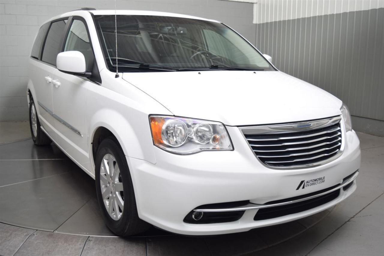 Used 2015 Chrysler Town & Country Touring Camera De for sale in St-Hubert, QC
