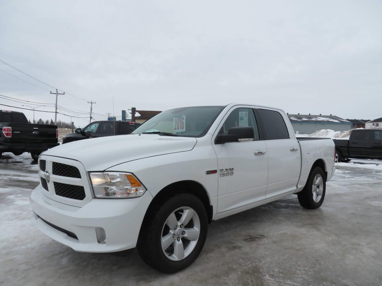 Used 2016 Ram 1500 Cabine muliplaces 4RM, 140,5 po SLT for sale in Lévis, QC