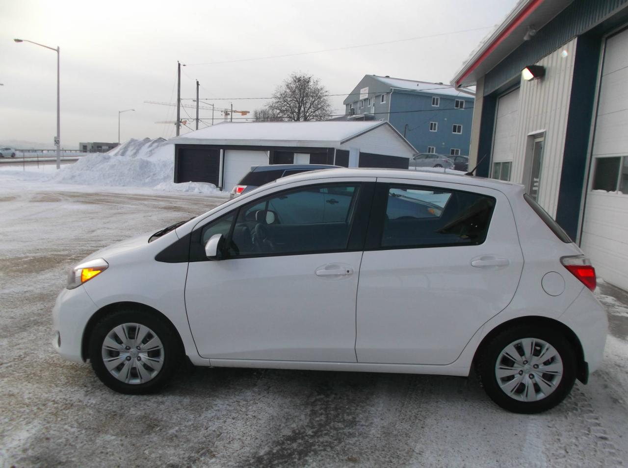 Used 2014 Toyota Yaris Hayon 5 portes, boîte automatique, LE for sale in Ancienne Lorette, QC