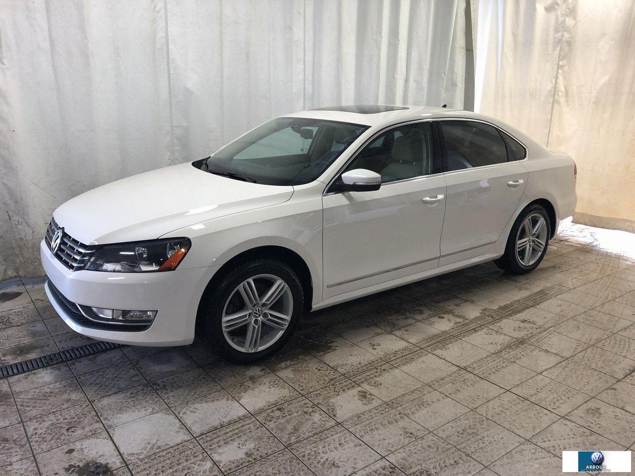 Used 2014 Volkswagen Passat Toit + Cuir + Gps for sale in Laval, QC