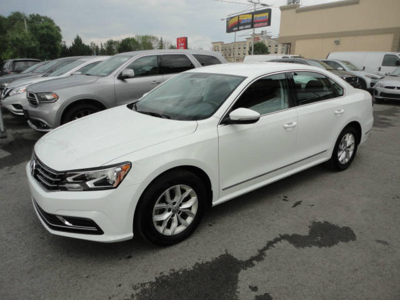 Used 2017 Volkswagen Passat TSI-Auto-Camera-BT-SiegesChauf a vendre for sale in Laval, QC