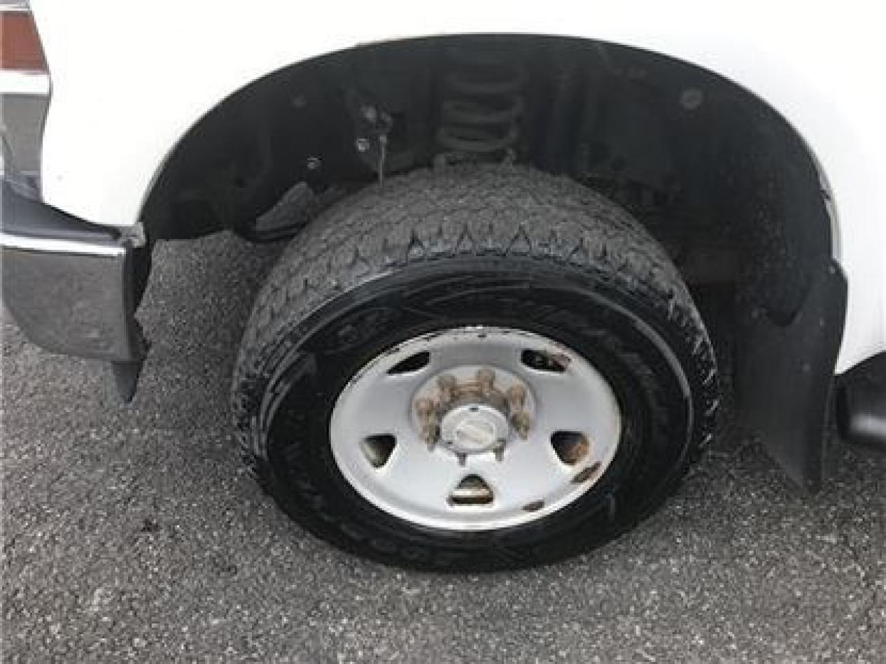 657323