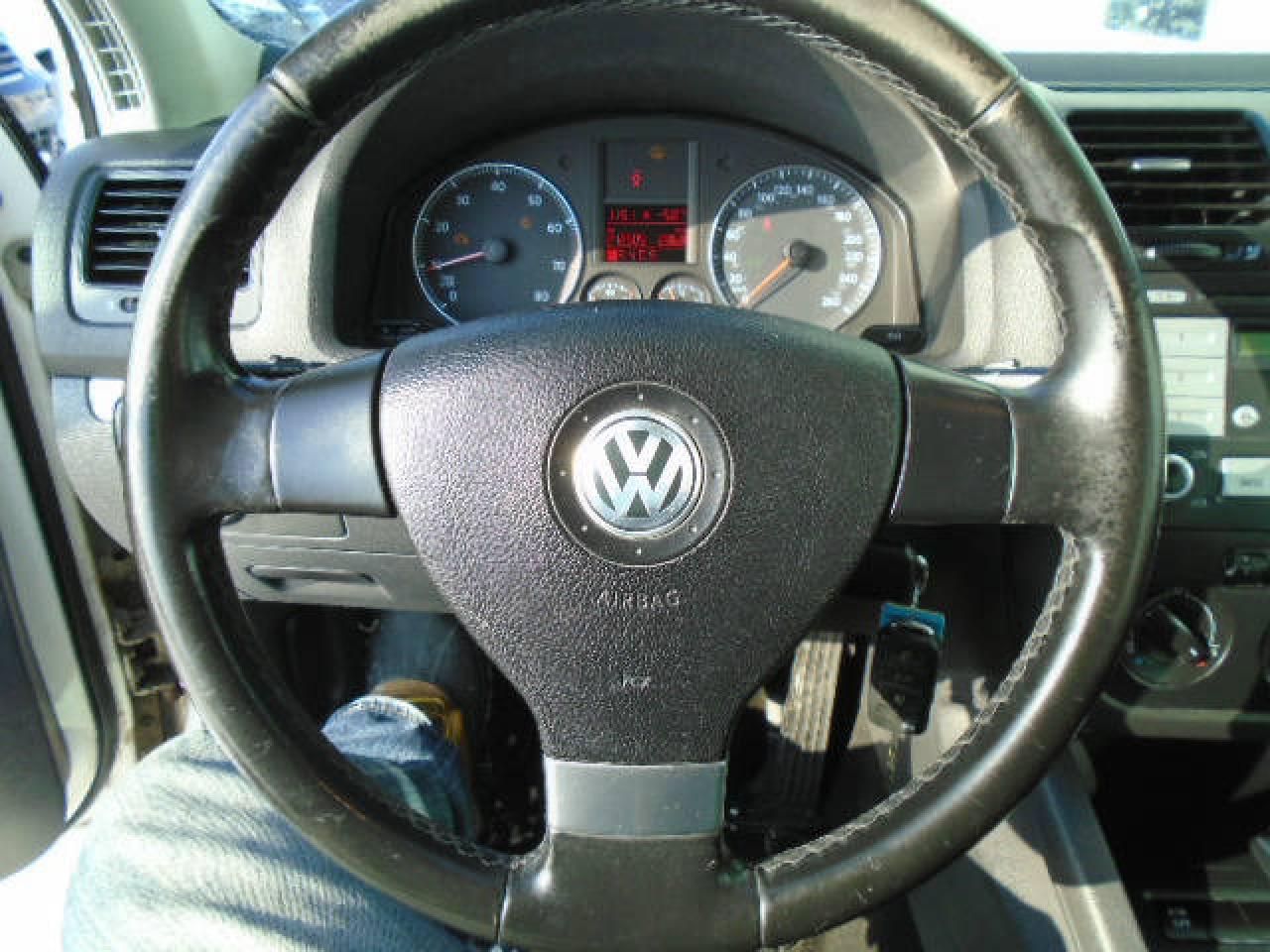657477