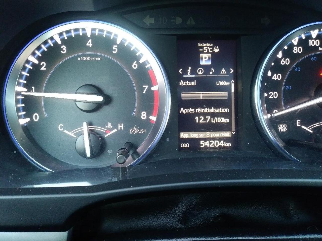 657527