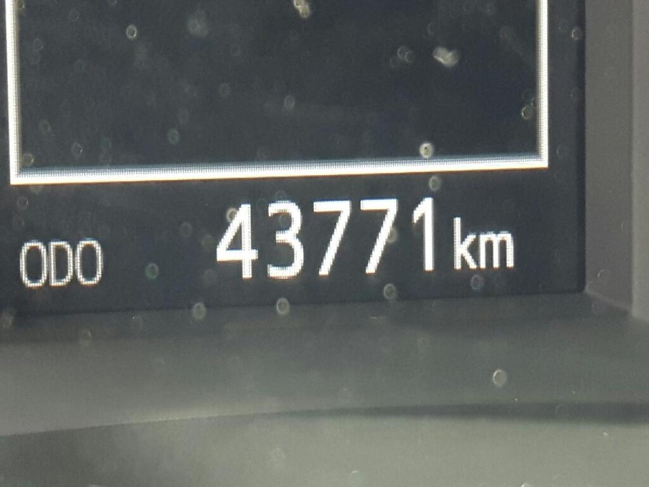 657527