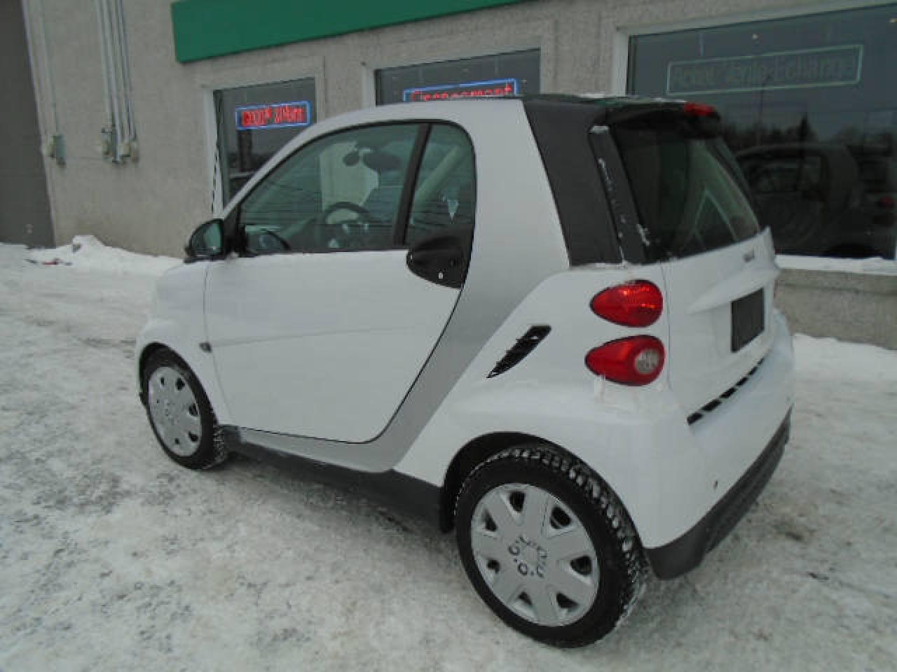 657563