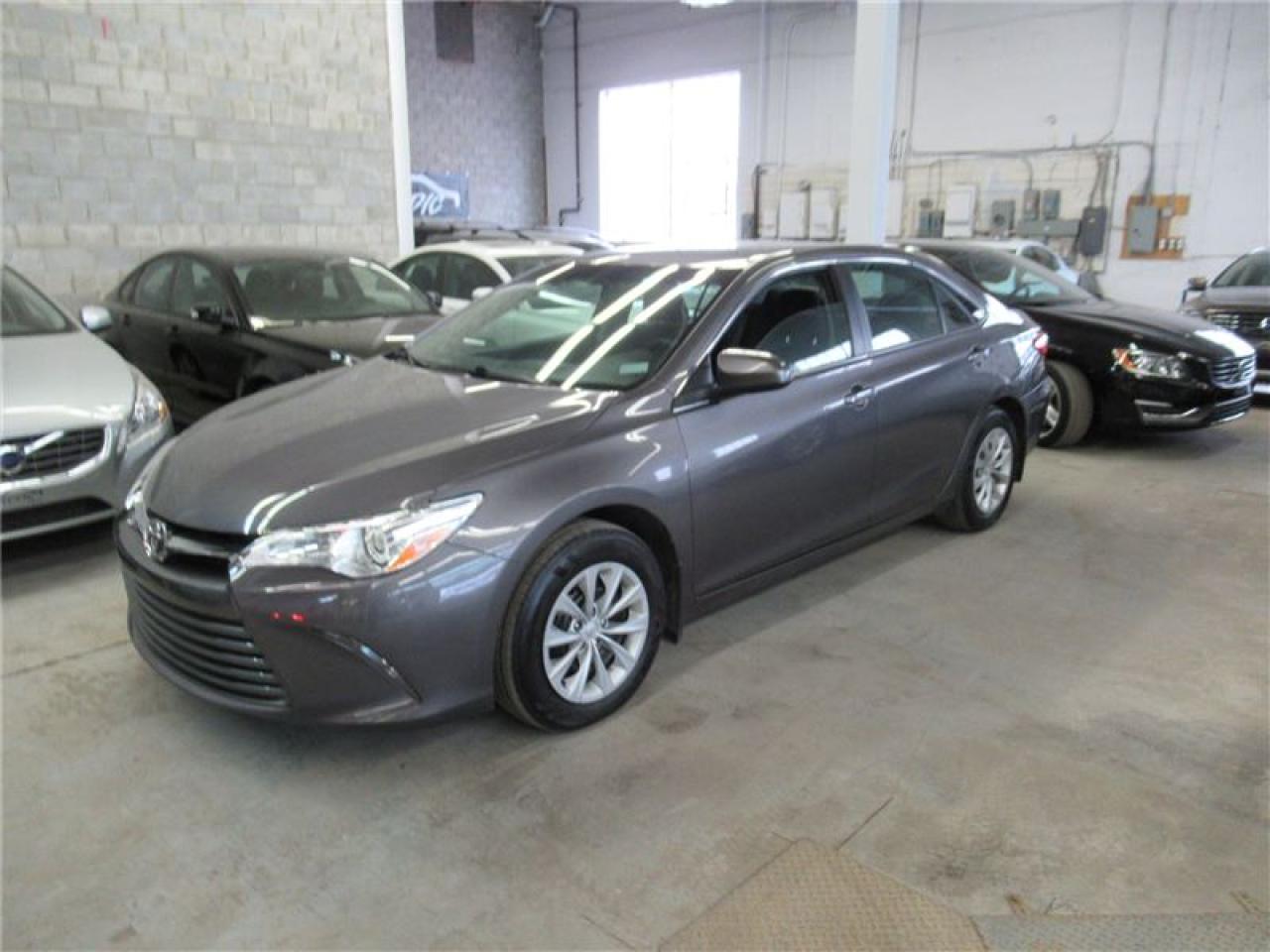 Used 2016 Toyota Camry LE for sale in Montréal, QC