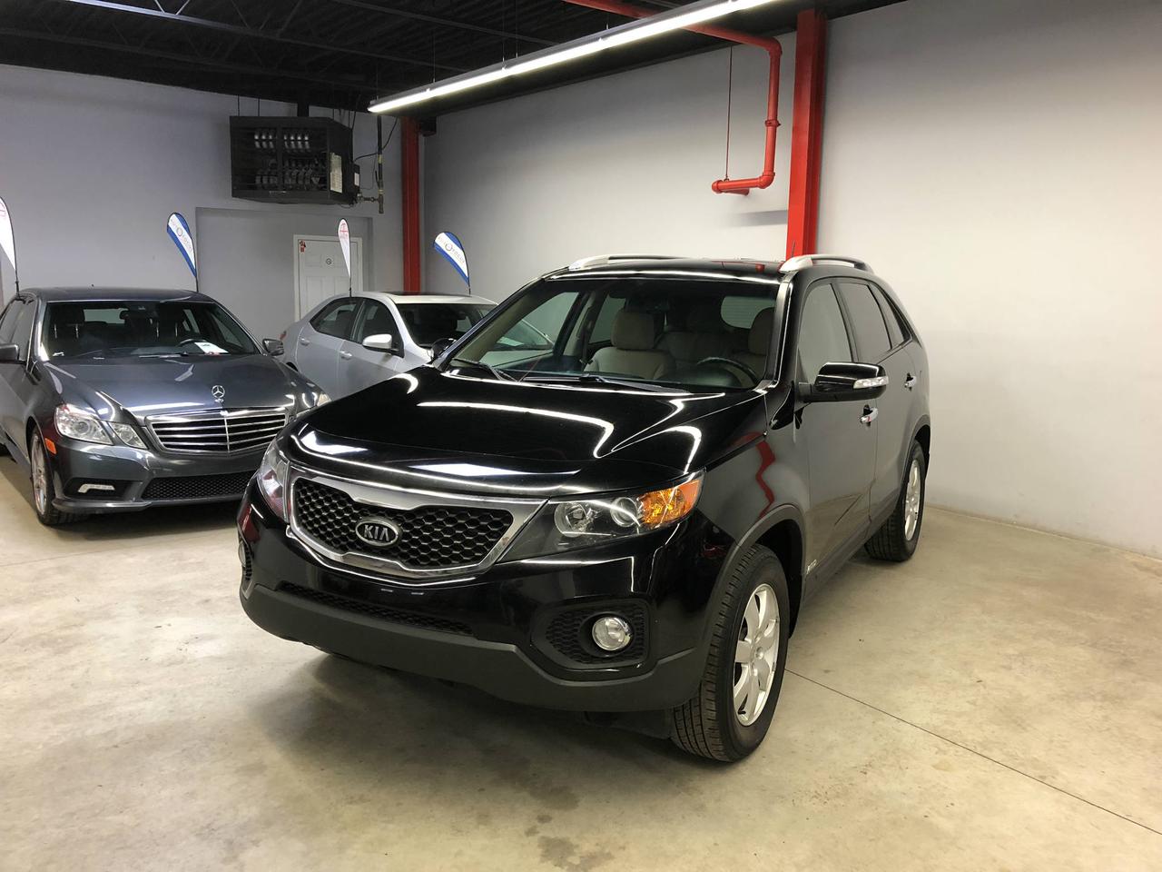 <a href=https://www.afocus.ca/occasion/Kia-Sorento-2012.html>https://www.afocus.ca/occasion/Kia-Sorento-2012.html</a>

2012  KIA SORENTO LX AWD A VENDRE CHEZ AUTO FOCUS INTERNATIONAL A MONTRÉAL - AUTOMATIQUE - AIR CLIMATISÉ - VITRES ÉLECTRIQUES- MIROIRS ÉLECTRIQUES - GROUPES ÉLECTRIQUES - BLUETOOTH- SENSOR DE RECUL -5 PORTES - RÉGULATEUR DE VITESSE- CLÉ INTELLIGENTE - JANTES EN ALUMINIUM AVEC 99000KM - TRÈS PROPRE.

TOUTE ÉQUIPÉE- EN EXCELLENTE CONDITION CARPROOF DISPONIBLE SUR PLACE.

TAUX CERTIFIÉ A PARTIR DE 4.99%! TOUS NOS VÉHICULES SONT INSPECTÉES ET GARANTIES!!

POUR PLUS DINFO VEUILLEZ NOUS CONTACTER AU 514-819-9281, OU VISITER NOTRE SITE WEB AU WWW.AFOCUS.CA

FINANCEMENT 1ER, 2EME, ET 3EME CHANCE AU CRÉDIT DISPONIBLE SUR PLACE
 
GARANTIE PROLONGÉE DISPONIBLE DE 6 A 60 MOIS AVEC AUSSI OPTIONS ACCESSOIRES. 10 A 20% DE RABAIS SUR LES PLANS DE GARANTIE PROLONGÉE.