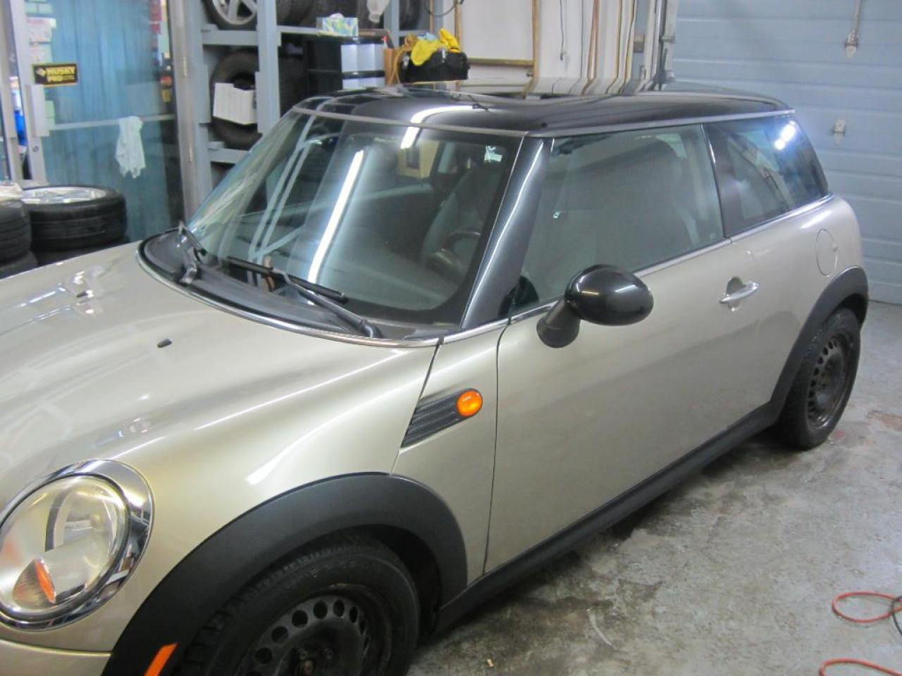 Used 2009 Mini Cooper Classic for sale in Longueuil, QC
