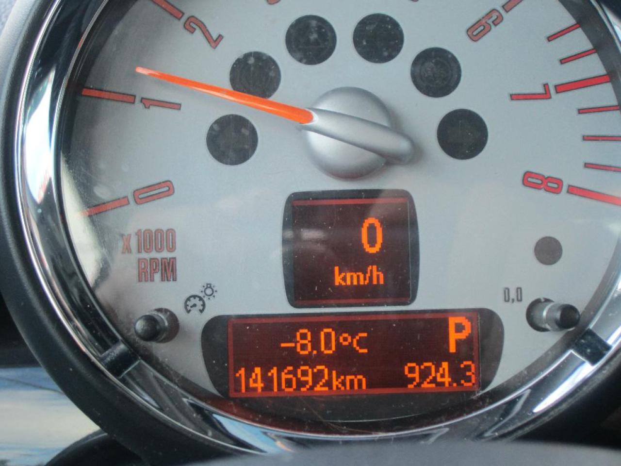 657736