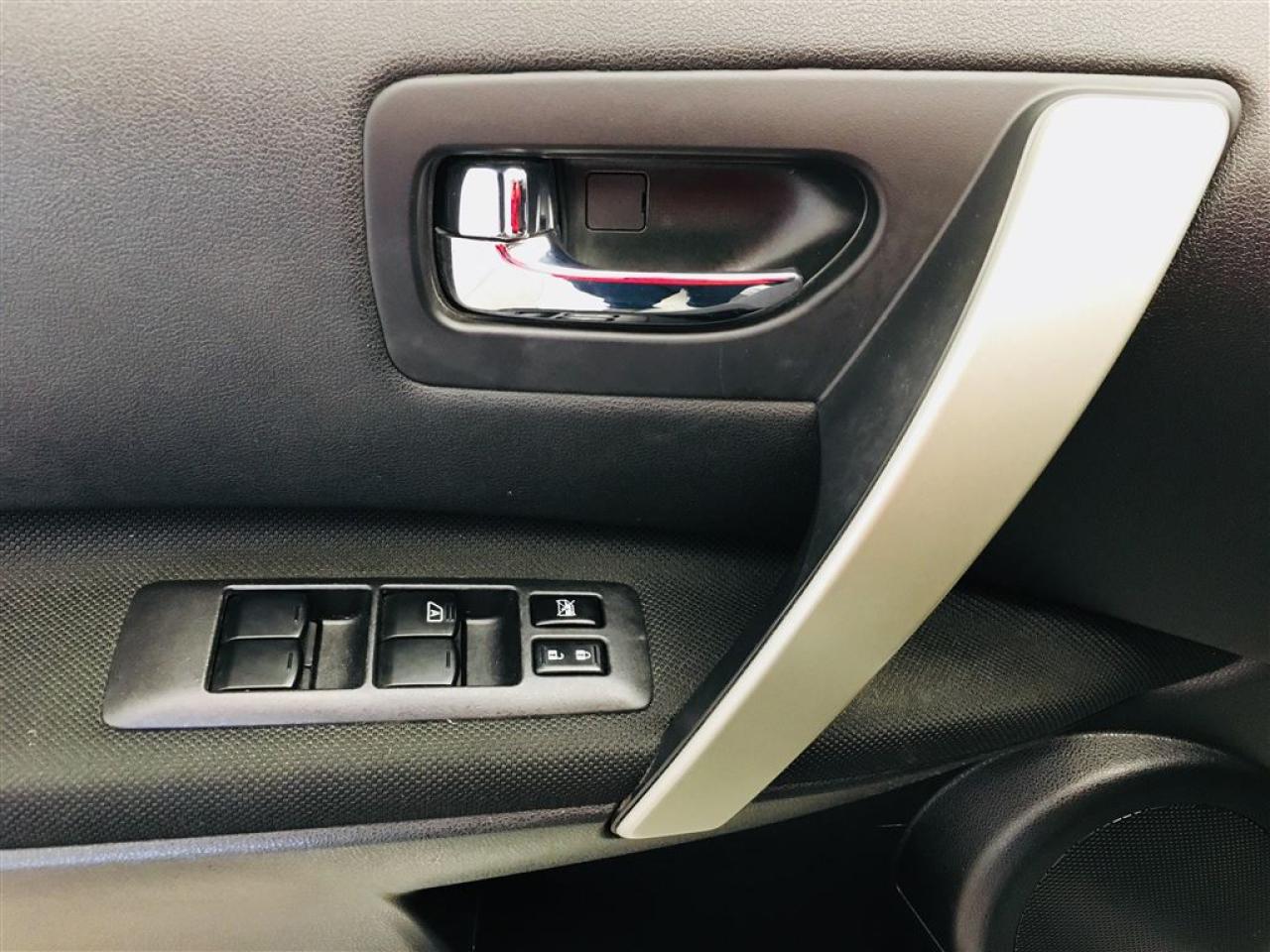 657743