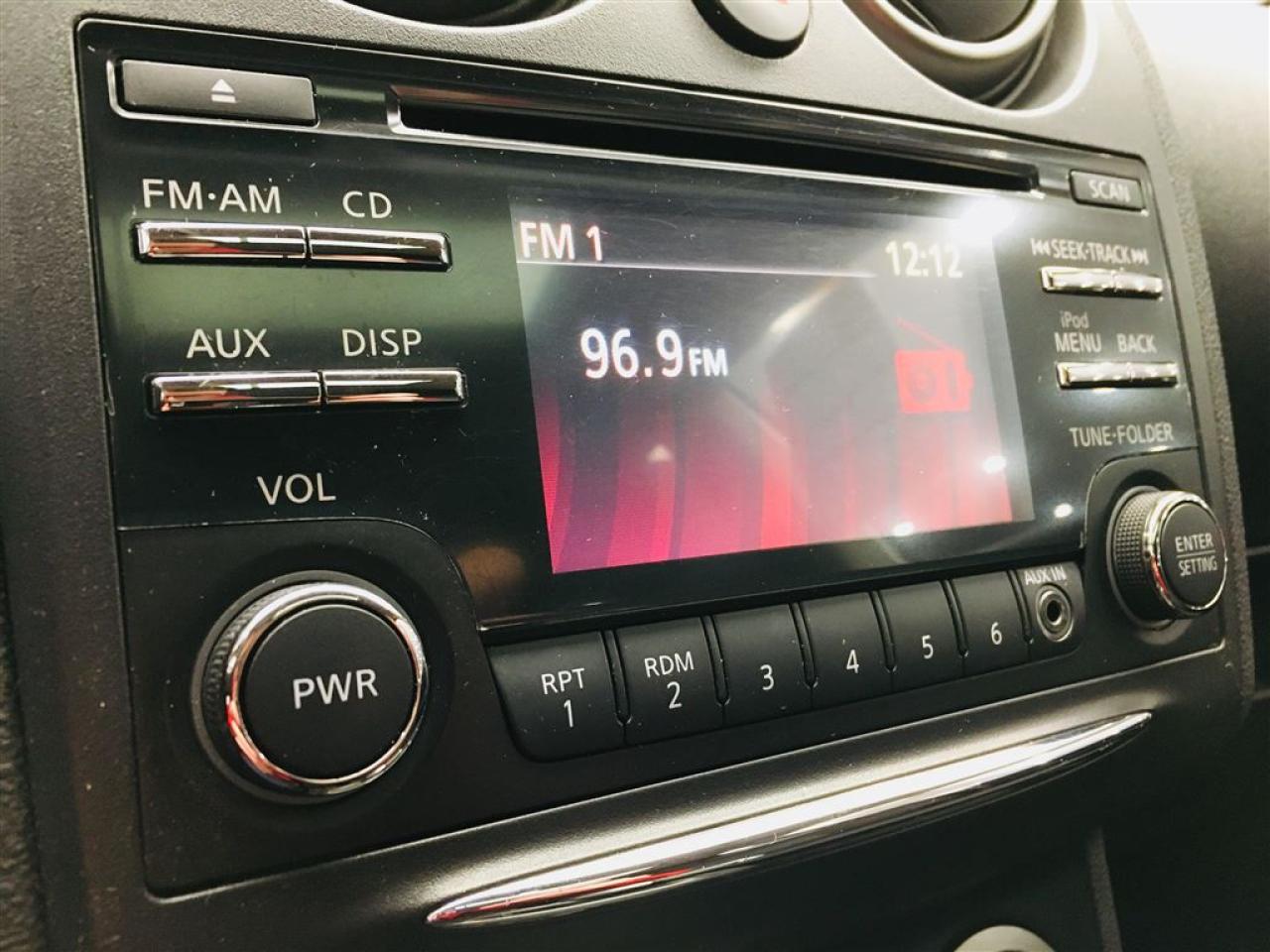 657743
