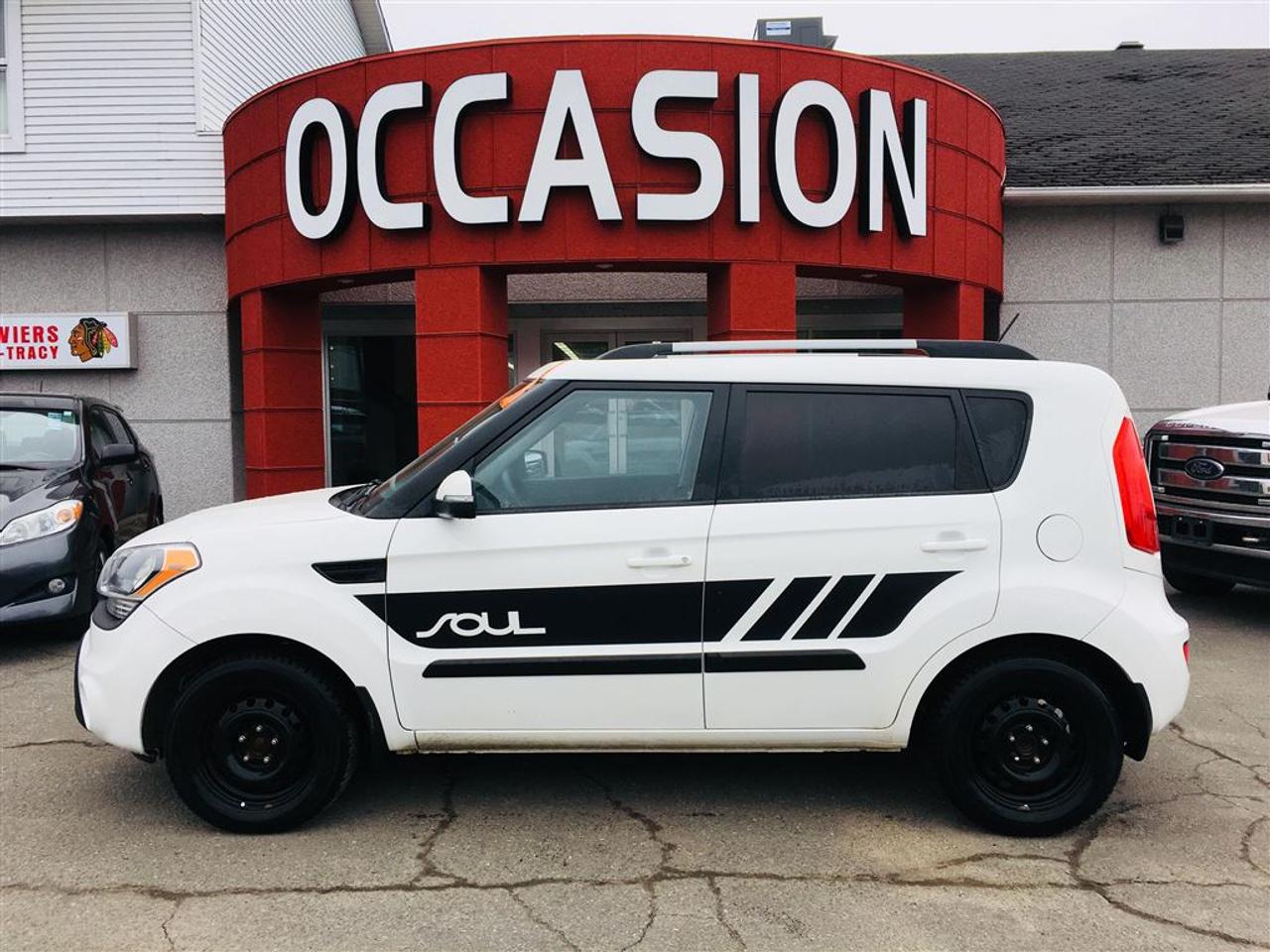 <a href=https://www.2riveschrysler.com/occasion/Kia-Soul-2012.html>https://www.2riveschrysler.com/occasion/Kia-Soul-2012.html</a>

***KIA SOUL 2U 2012*** PROPRE! **JAMAIS ACCIDENTÉ** AIR CLIMATISÉ - BLUETOOTH - SIÈGES CHAUFFANT - BAS KILO! COMMANDES AU VOLANT, SIÈGES ARRIÈRES 60/40! BEAU LOOK... IDÉAL POUR VOYAGER! DE LESPACE ET FIABILITÉ À PETIT PRIX! NOUVEL ARRIVAGE! NHÉSITEZ PAS À NOUS CONTACTER POUR PLUS DE DÉTAILS! **TOUJOURS LE MEILLEUR PRIX SUR LE MARCHÉ**     POUR PRENDRE RENDEZ-VOUS POUR UN ESSAI ROUTIER OU POUR OBTENIR PLUS DE DÉTAILS, VOUS POUVEZ COMMUNIQUER SANS FRAIS AU : 1-877-356-0744 ET VIA TEXTO OU CELLULAIRE AVEC PHILIPPE AU 1450-517-0857 OU SAMUEL AU 1450-780-2709 LES SOIRS ET MÊME LE WEEK-END!    TOUJOURS PARMIS LES MOINS CHERS AU CANADA!    Deux Rives Occasion est situé à moins de 45 minutes de Montréal, 30 minutes de Drummondville, St-Hyacinthe, Beloeil!    Votre nouveau véhicule vous sera vendu avec une certification CarProof et une inspection complète.    Rabais de 500$ déjà appliqué sur le prix avec un financement à taux régulier.    Nos reprenons vos véhicules en échange peu importe létat!    Financement disponible sur place; 1ère, 2è et 3è chance au crédit.    Contactez-nous pour prendre rendez-vous et pour faire un essai routier.    À moins de 45 minutes de Montréal, 30 minutes de Drummondville, St-Hyacinthe, Beloeil!    UNE ENTREPRISE FAMILIALE ; EN AFFAIRES DEPUIS PLUS DE 100 ANS    -----------------------------------------------------------------------------------------------------------------------------------    TO GET AN APPOINTMENT FOR A ROAD TEST OR TO HAVE MORE DETAILS, YOU MAY CALL AT: 1-877-356-0744 OR VIA TEXTO OR CELLULAR WITH SAMUEL AU 1450-780-2709 OR PHILIPPE AU 1450-517-0857 AT ALL TIMES, EVENINGS AND EVEN THE WEEKEND!     ALWAYS THE BEST DEAL IN CANADA!     Deux Rives Occasion is located less than 45 minutes from Montreal, 30 minutes from Drummondville, St-Hyacinthe, Beloeil!     Your new vehicle will be sold with a CarProof certification and a full inspection.     $ 500 rebate already applied on price with regular rate financing.     We take back your vehicles in exchange regardless of the condition!     Financing available; 1st, 2nd and 3rd chance to credit.     Contact us for an appointment and a test drive.     A FAMILY BUSINESS ; IN BUSINESS FOR OVER 100 YEARS