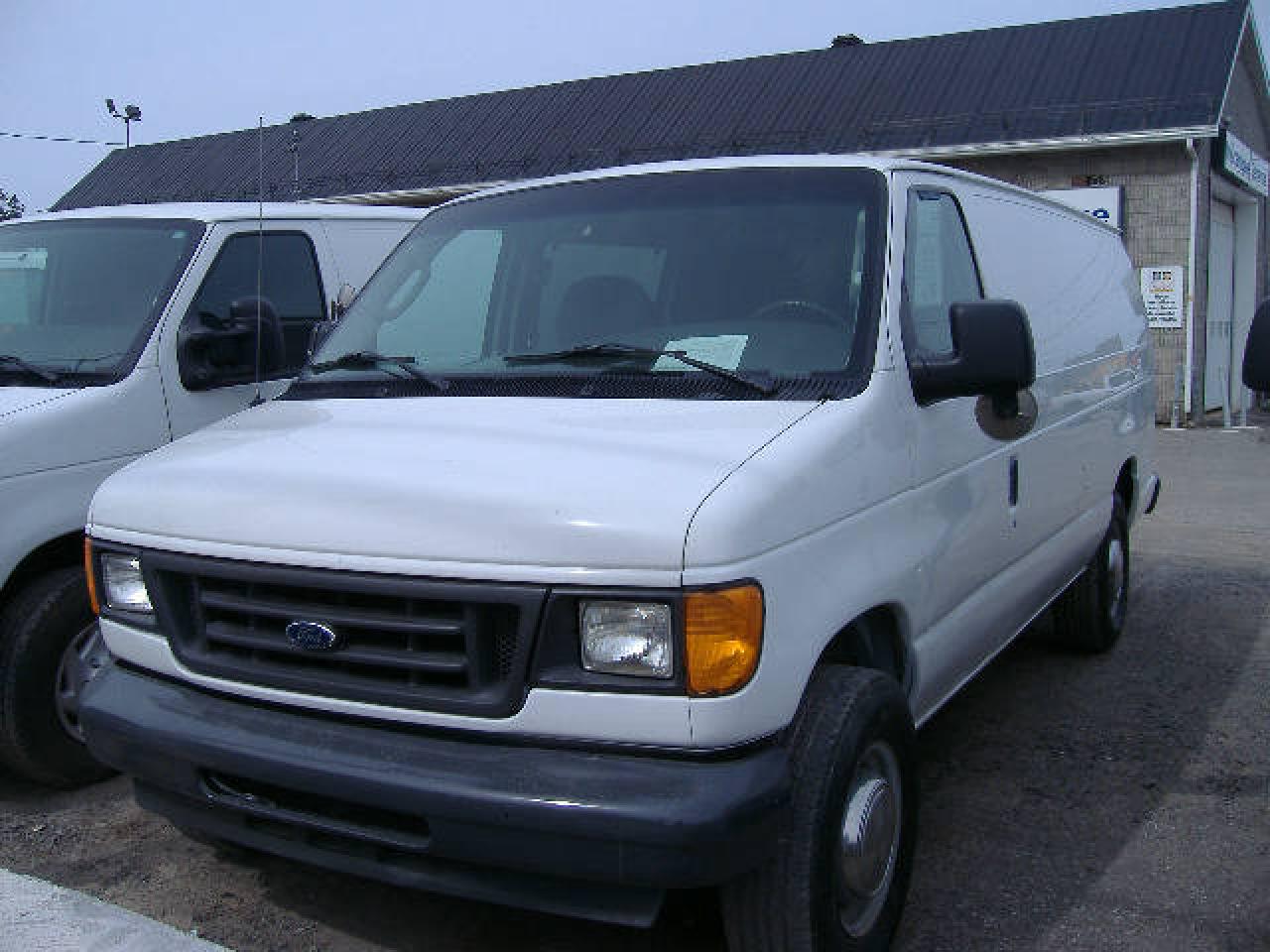 Used 2005 Ford E-350 cargo allongé for sale in Terrebonne, QC