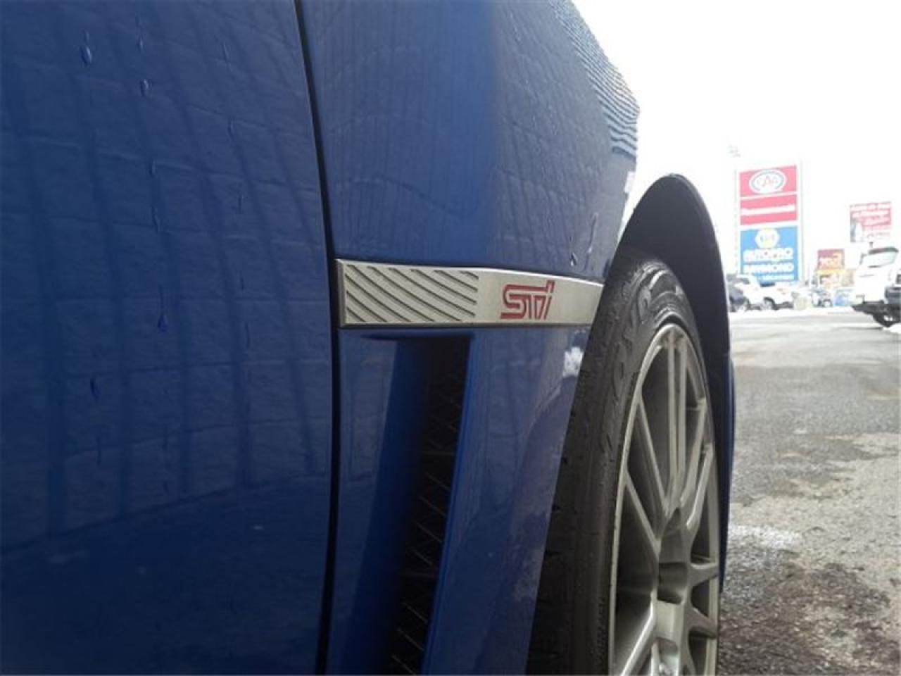 657803