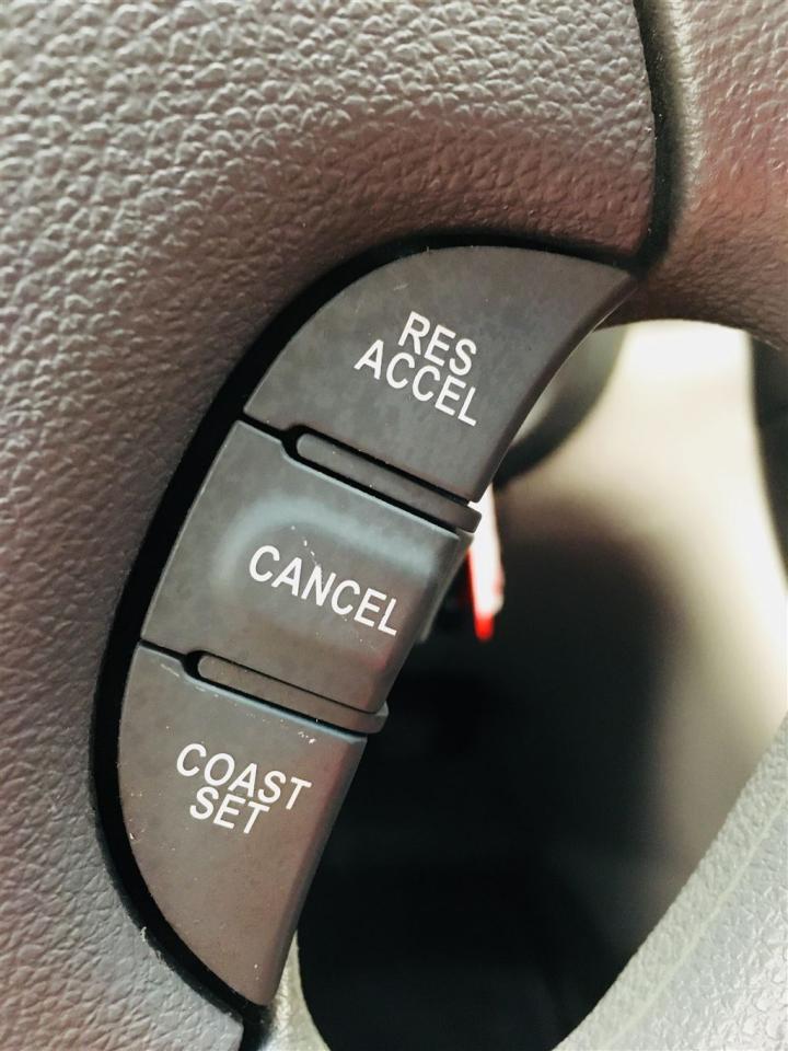 657811