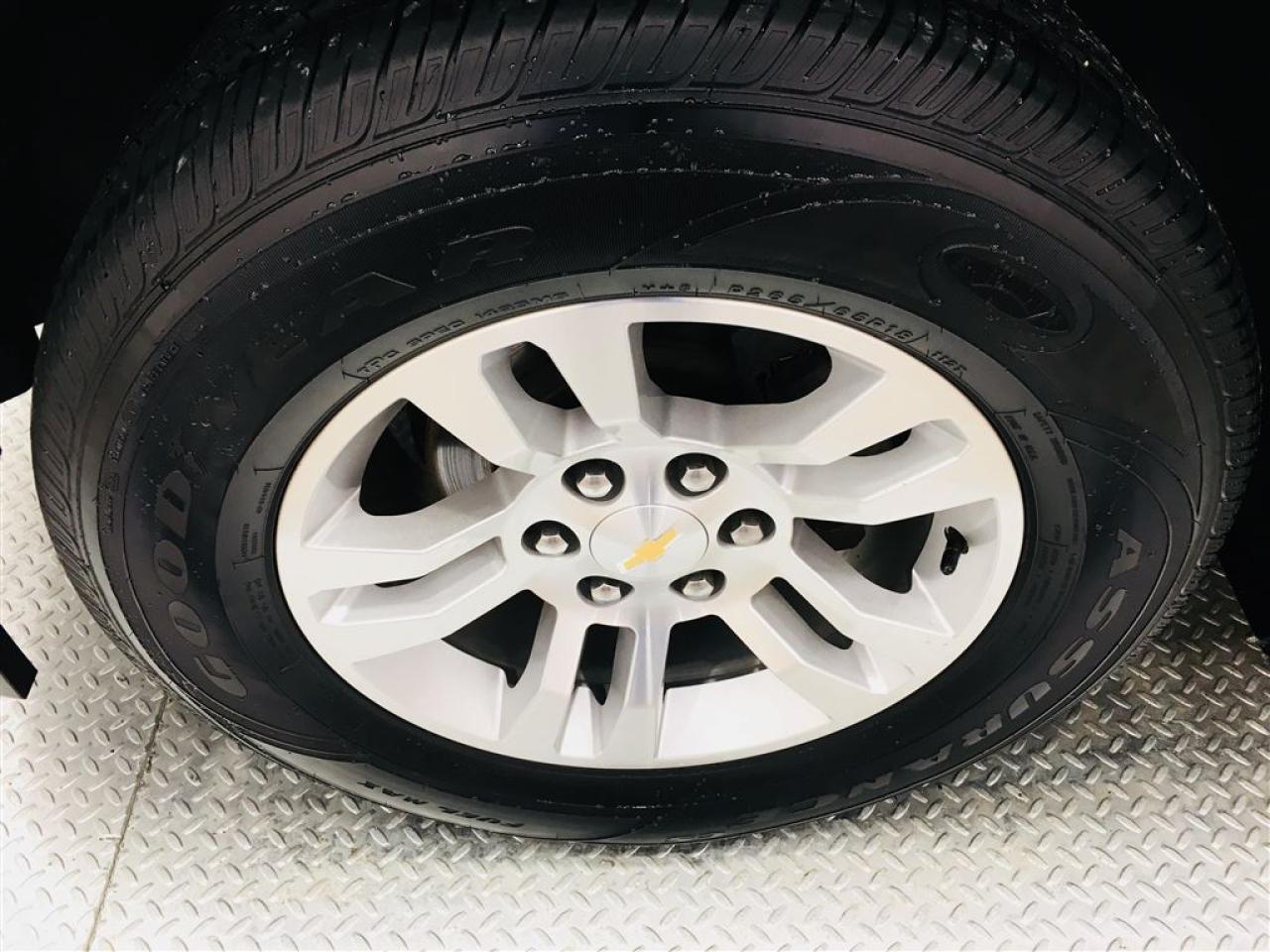 657821