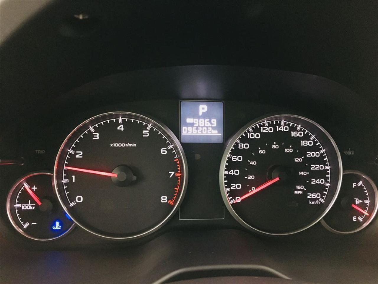 657833