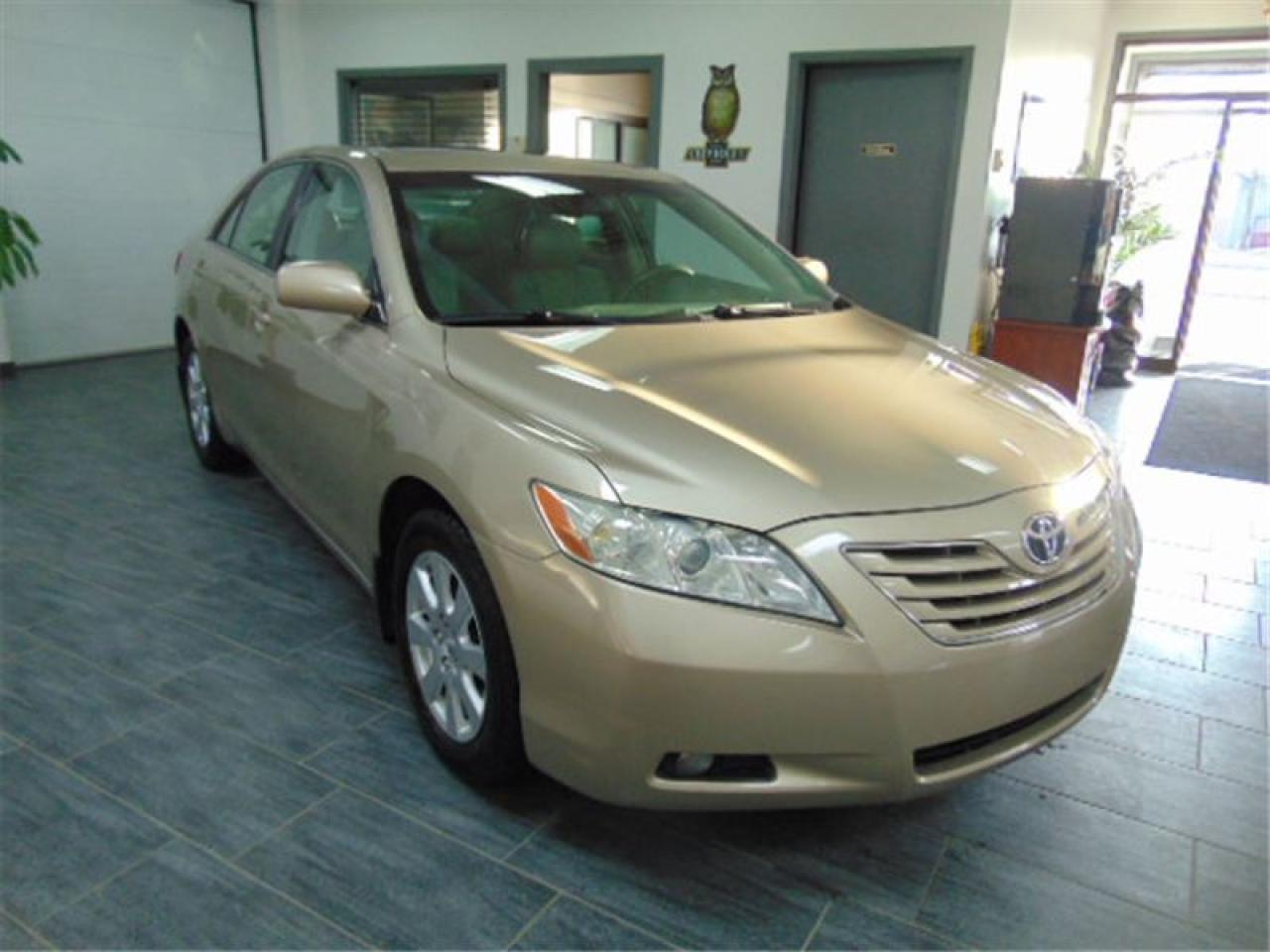 Used 2007 Toyota Camry XLE V6 for sale in Châteauguay, QC