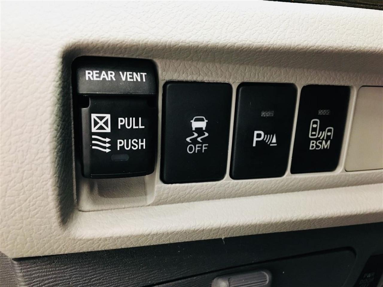 657858